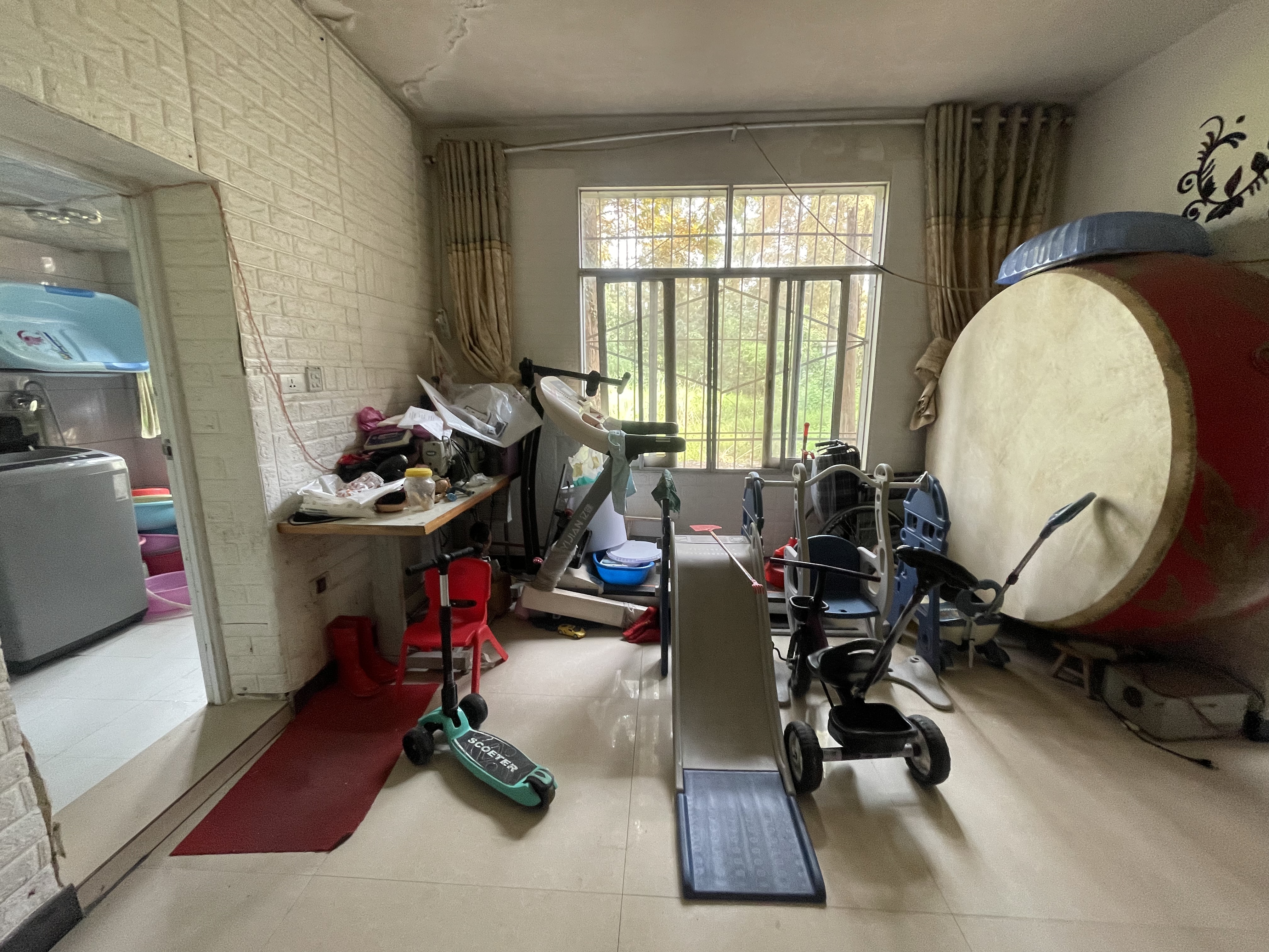 老电视台宿舍.老城区.四中附近.步梯1楼.拎包入住.南北通透.诚意出售