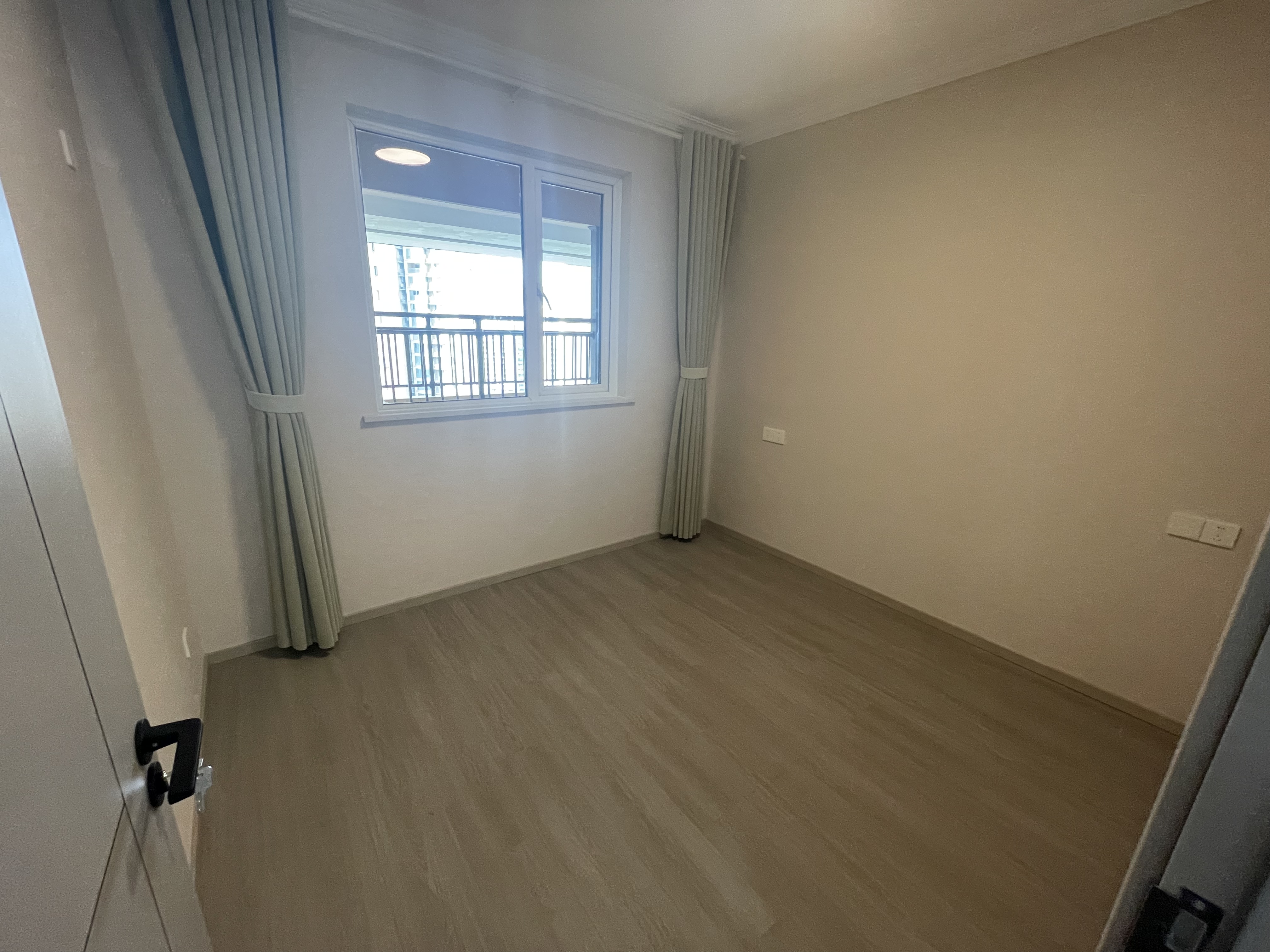 满庭春全新装修三房视野无遮挡阳台看下去就是操场不用接送了