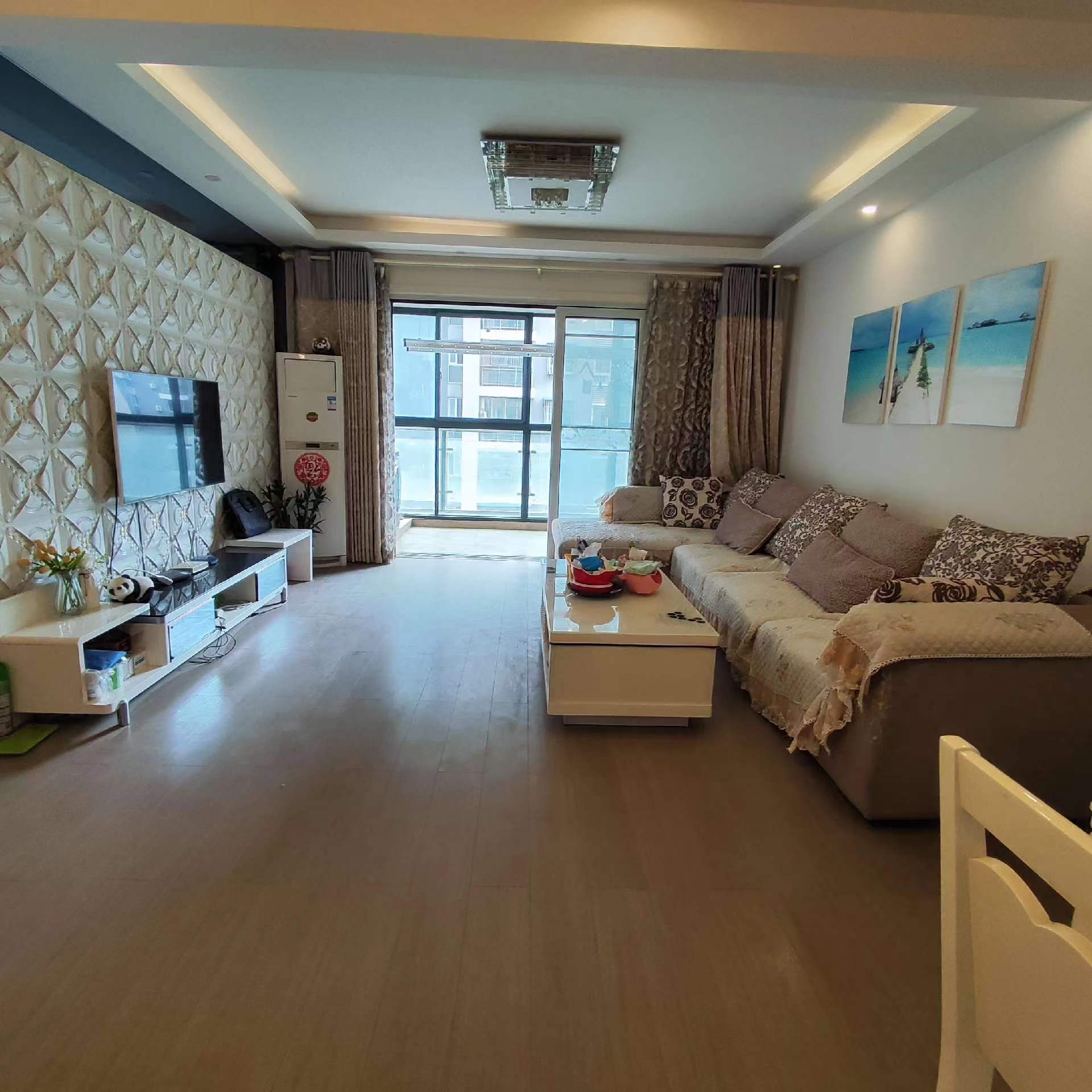 汉江景苑.新三中旁.精装三房.证件满二.看房方便