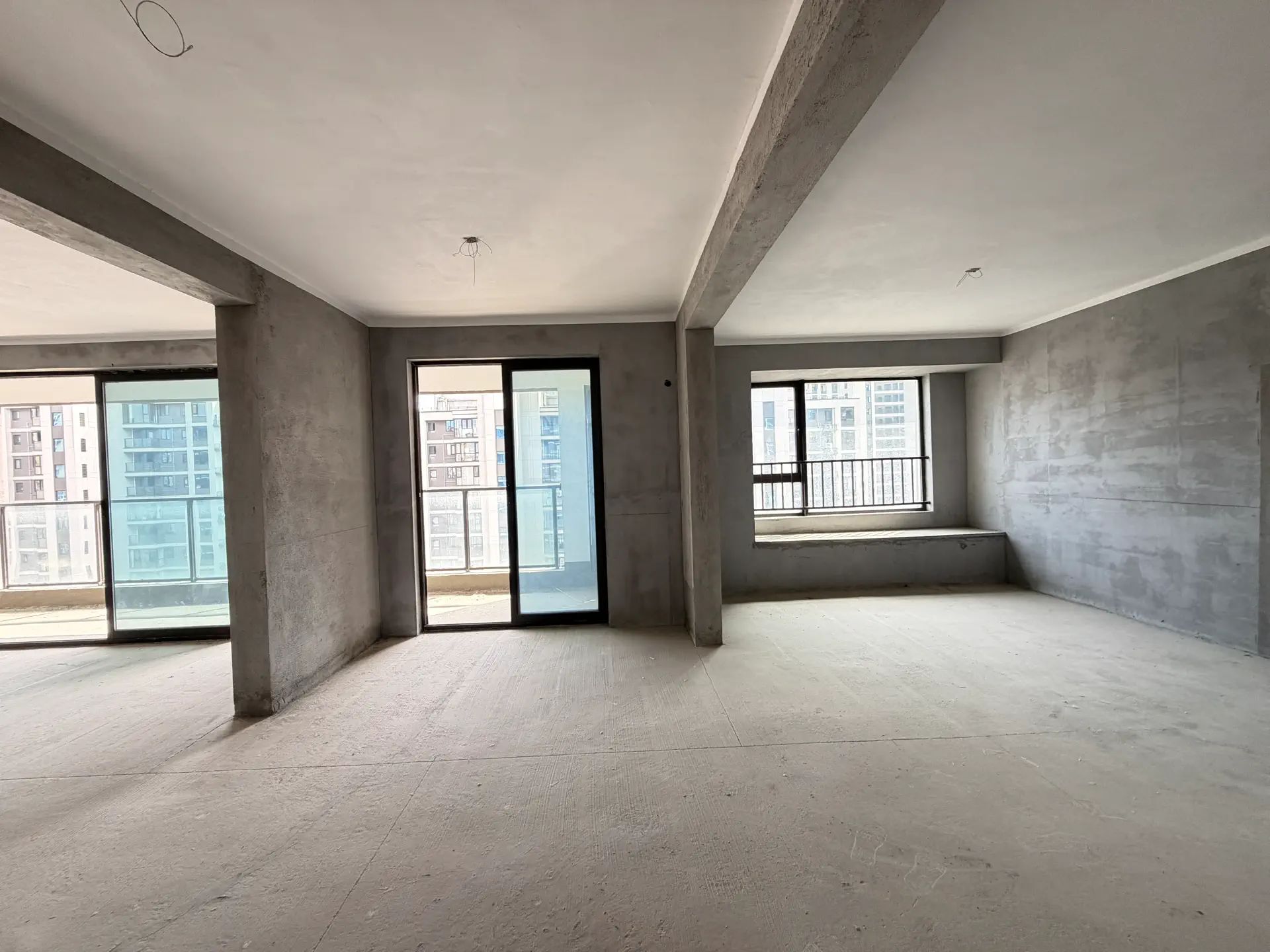 城南，吾悦广场，包满二，带车位，双阳台户型，电梯好楼层