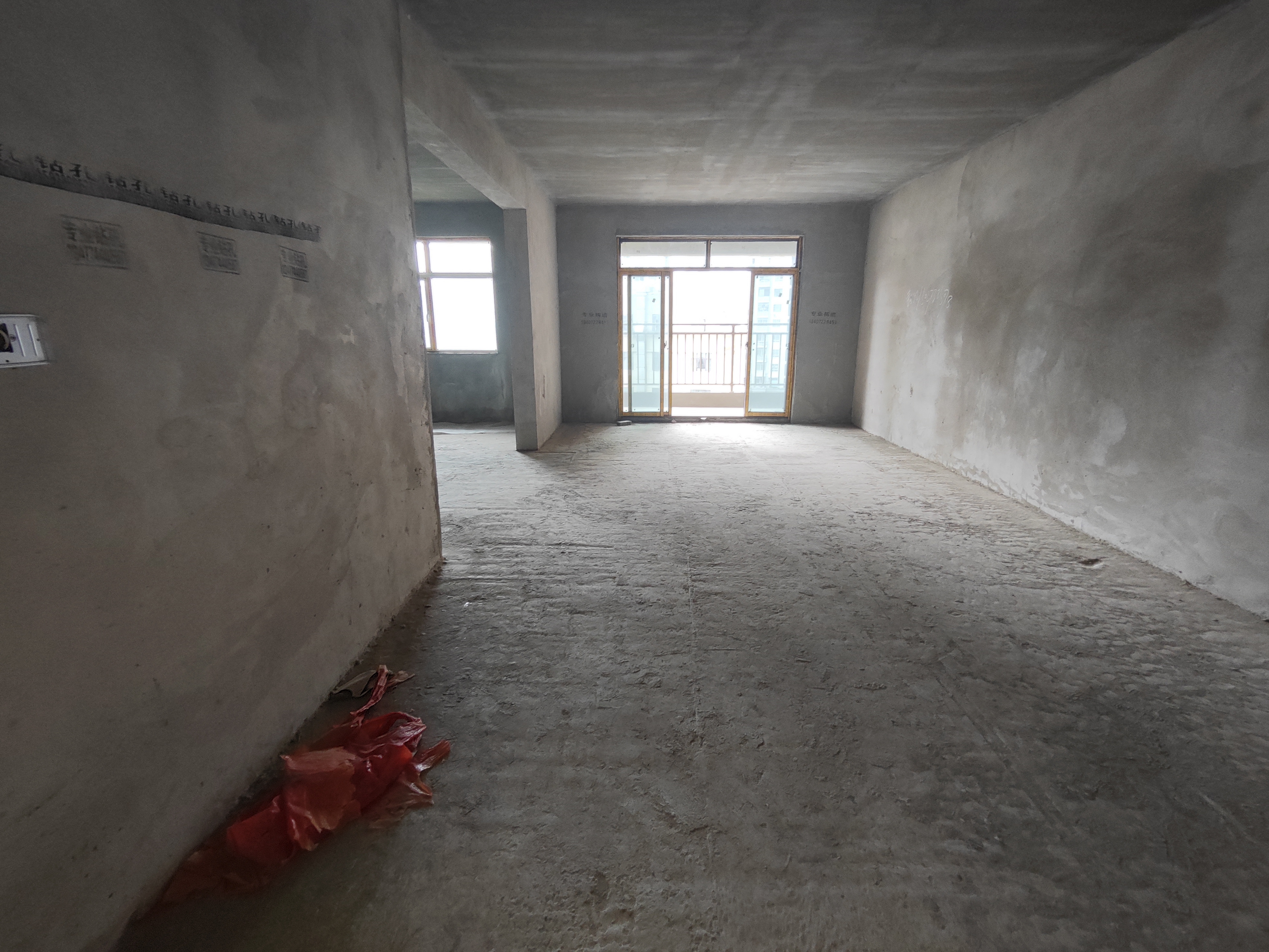 领秀城毛坯大三房三开间朝南满二证在手人车分流小区