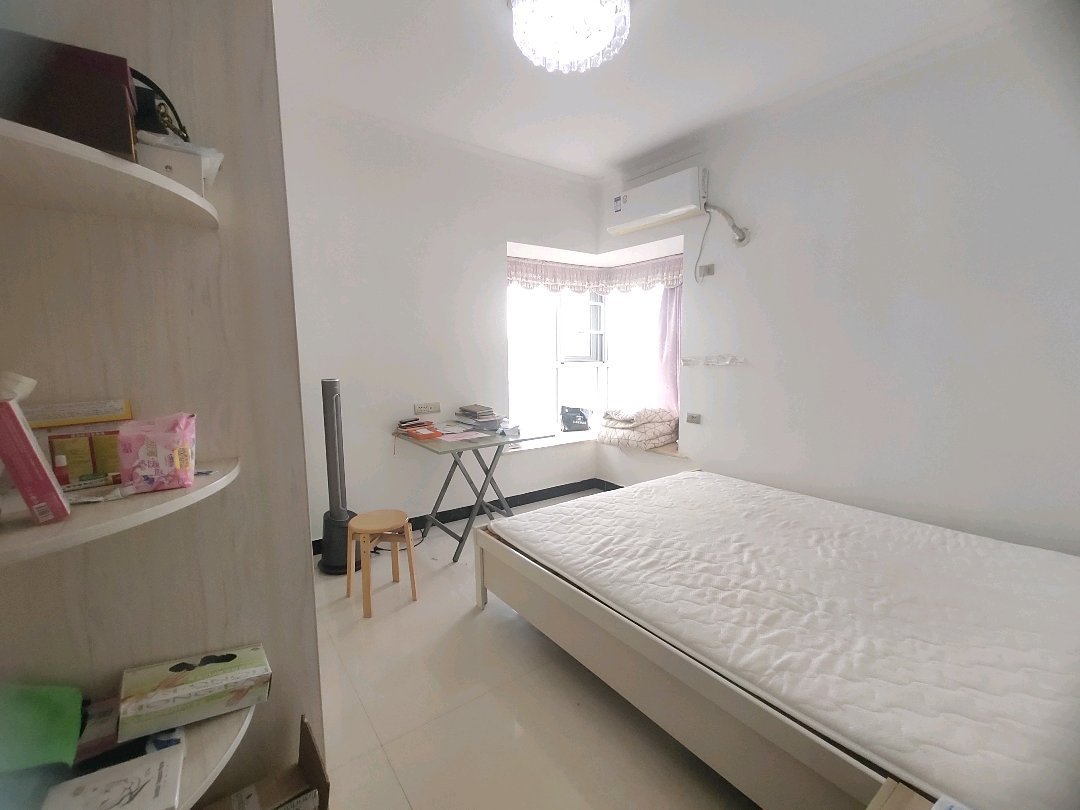 上苑一品3室2厅精装修保养完好家具家电全配优价出租！