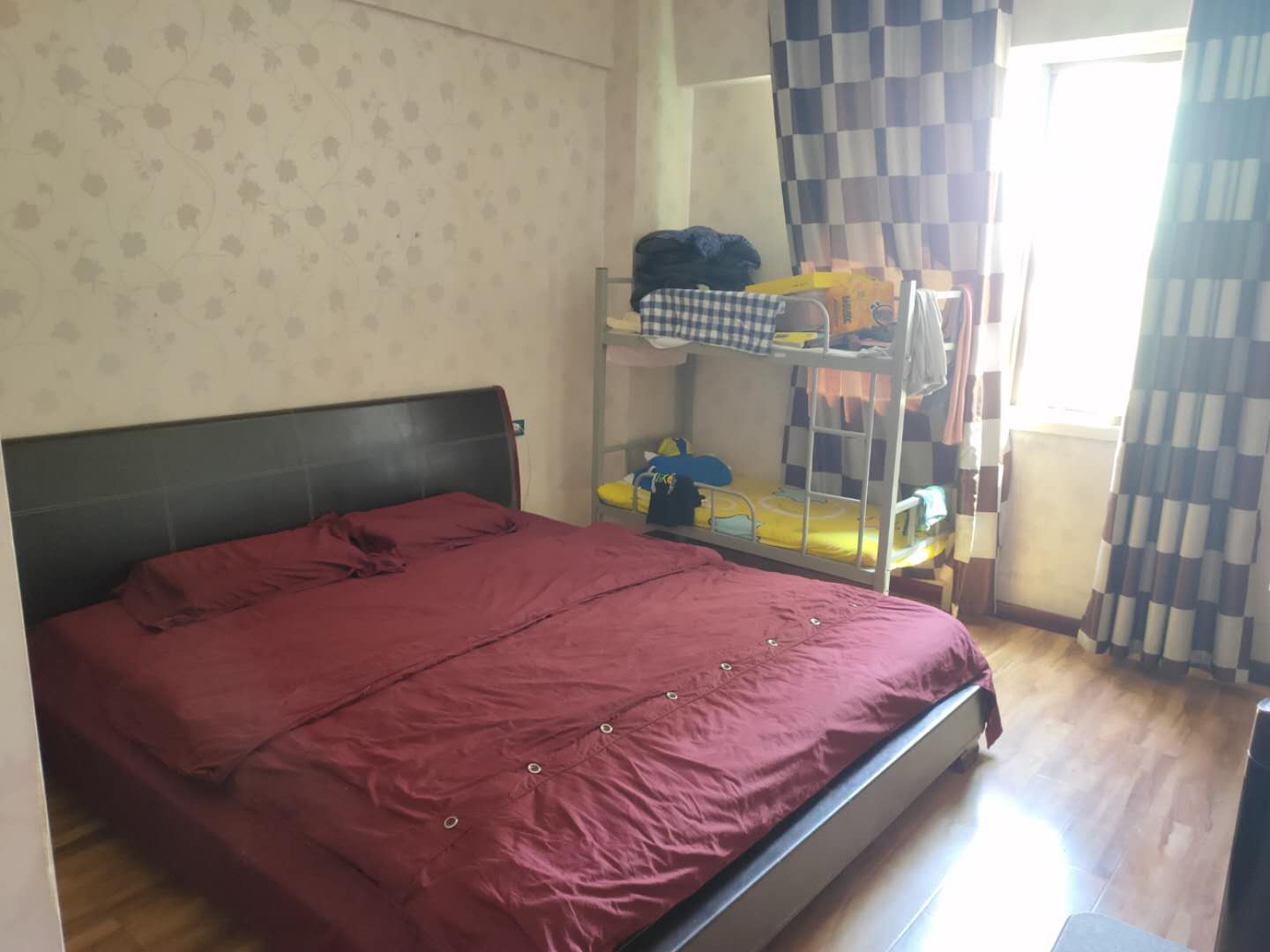 城东新八中旁边精装电梯房赠送超大阳台单价不到5千可按揭