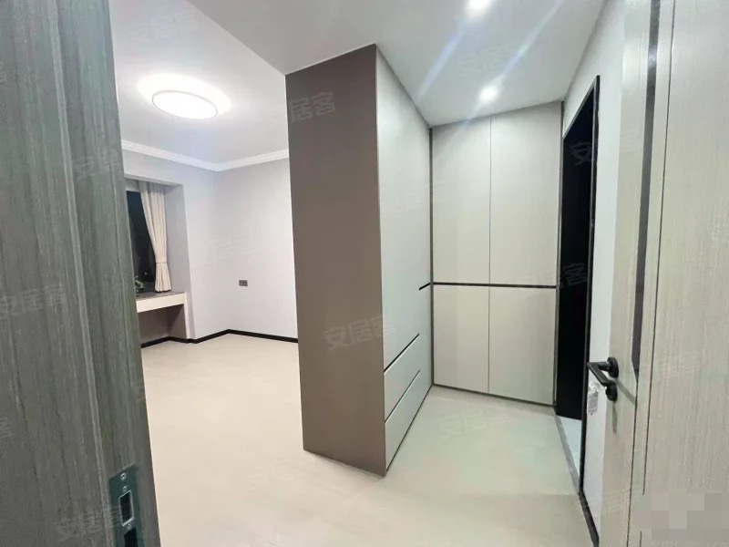 急售,满庭春7期，精装三房两卫，全新装修,好楼层，兔宝宝板材格力中央空调,毛坯价格买精装