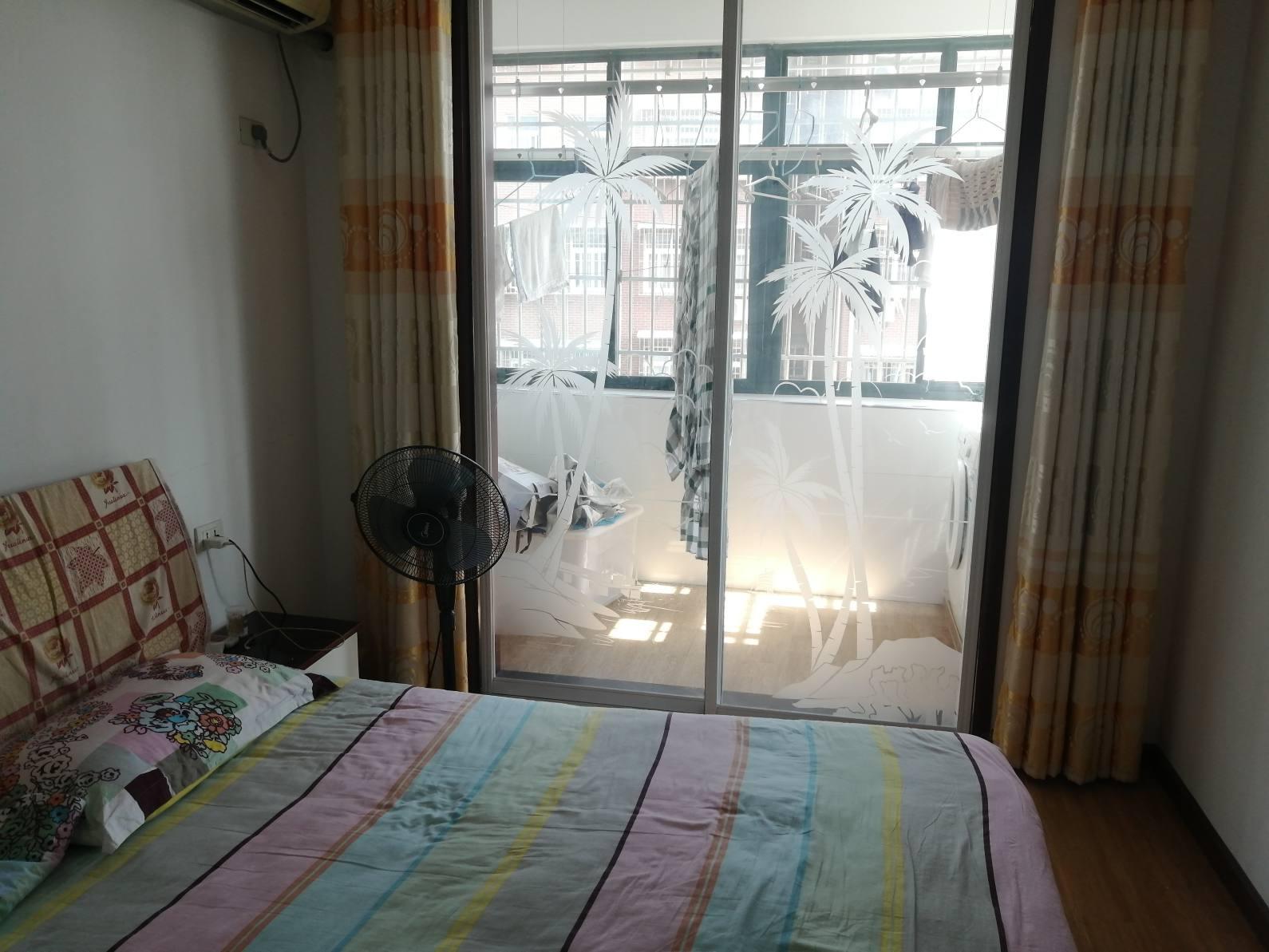 金色港湾精装修三房，送车库