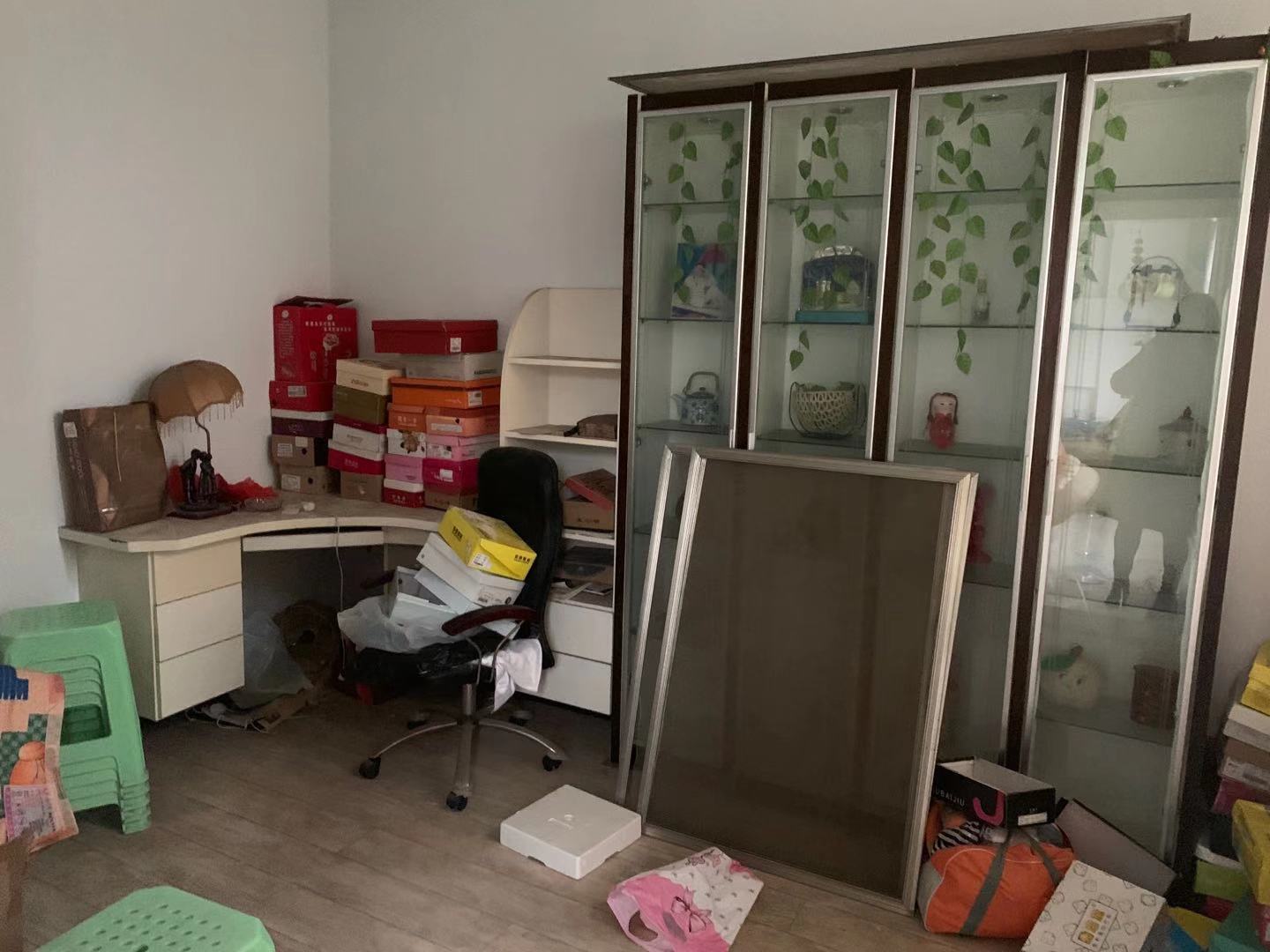 黄荆小区 街旁现浇结构门口可以停车前宽后宽实际面积440平南北朝向拎包入住