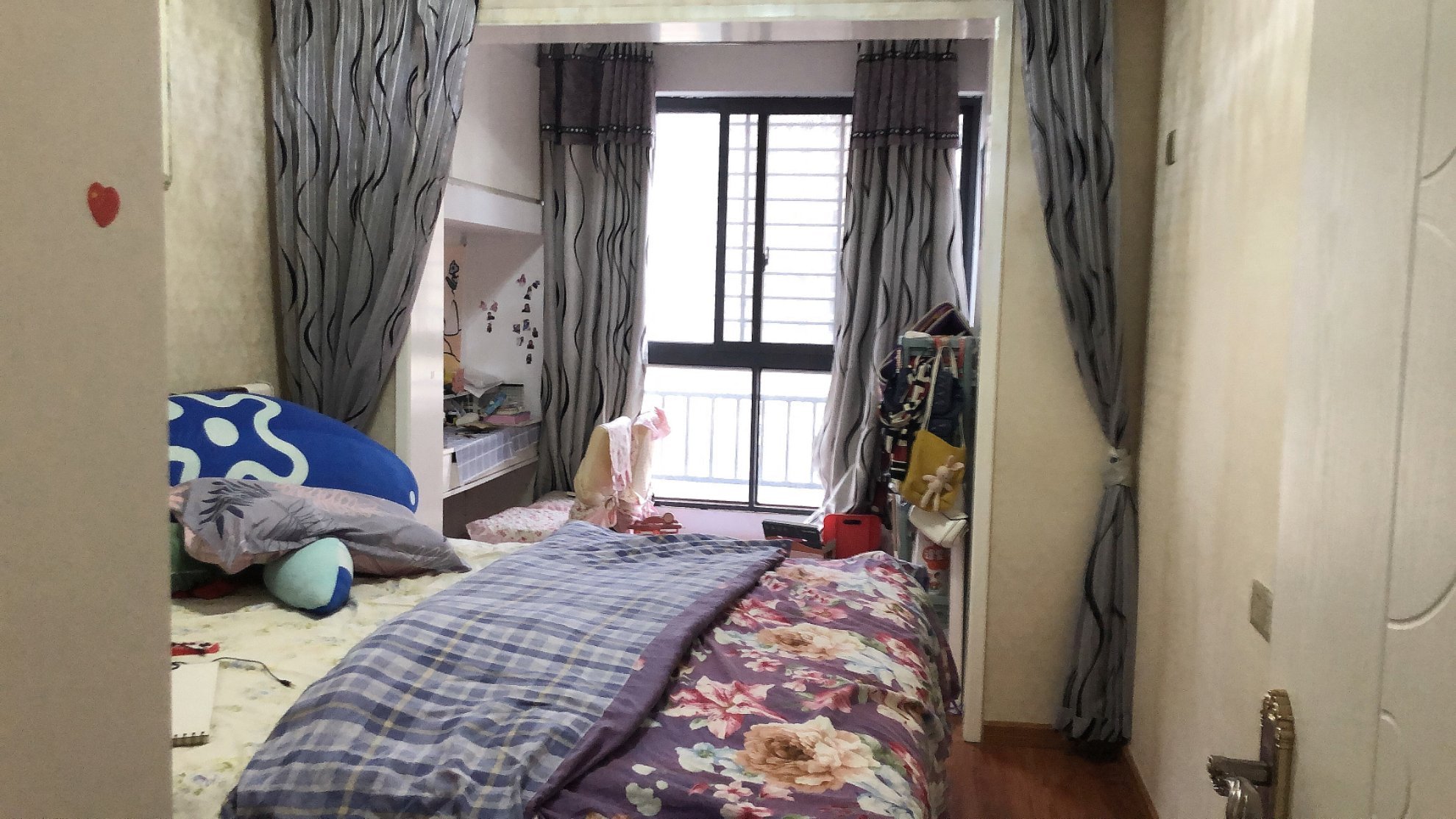 和合国际一期，电梯精装修大两房，满五年