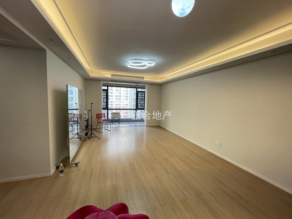 城南，领秀城，精装三房两卫，人车分流小区，好楼层，成色新，证满二