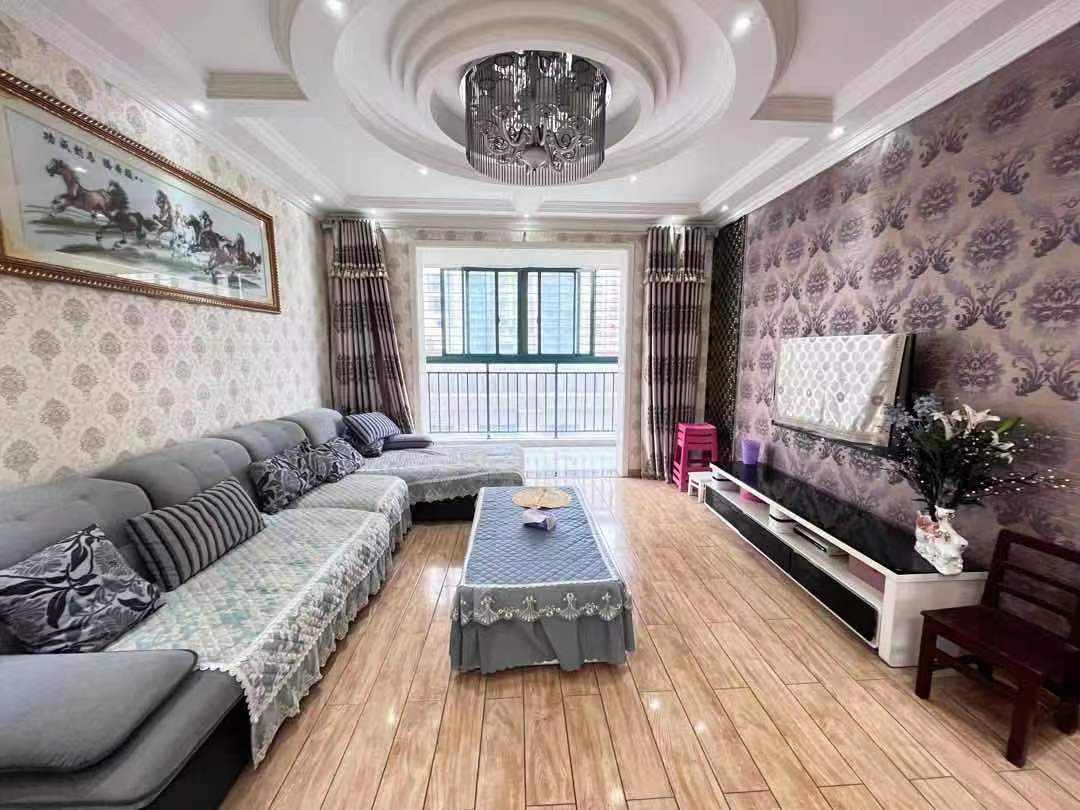 新城一号.精装三房.下楼就是薛晓.证件满二.看房方便