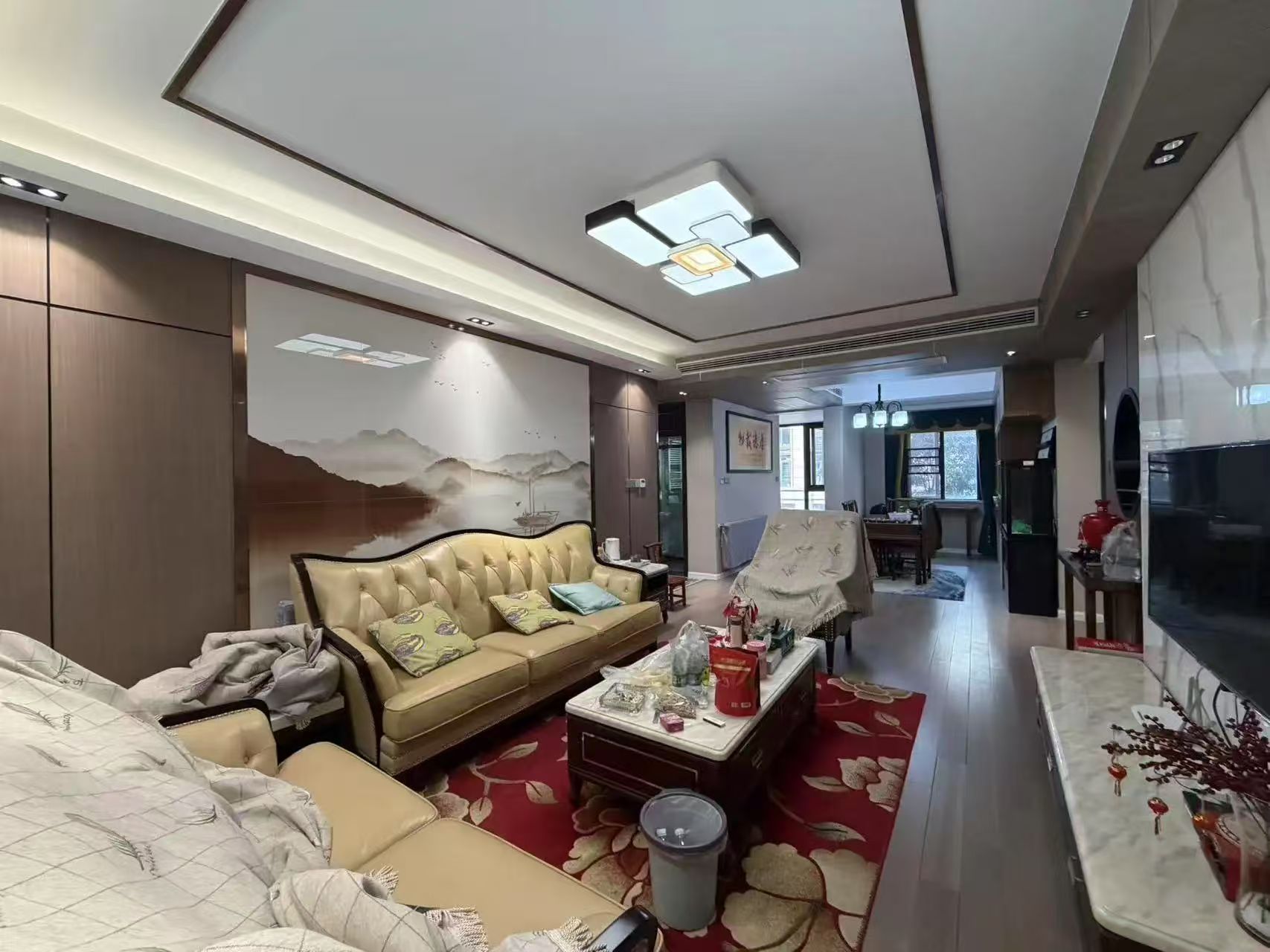 绿地香格里拉，豪装复式，五房四厅三卫，带院子、车库和路面车位，房东诚心出售