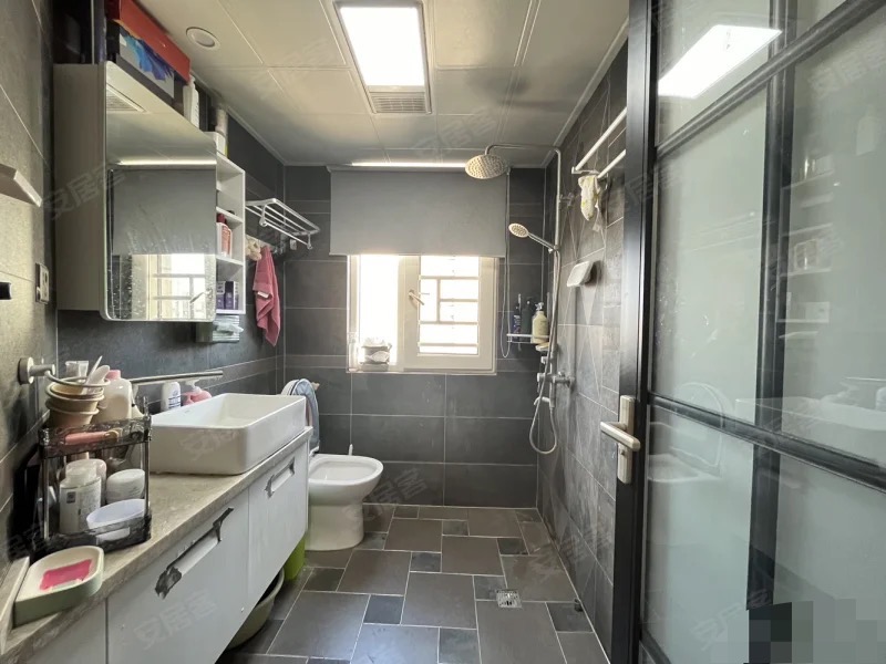 元泰B2区，豪妆四房，东边户，99成新，中间好楼层，全屋中央空调，证满2