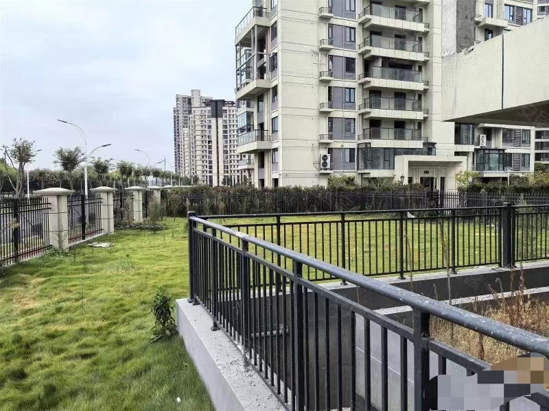 蓝天花园，大平层，一楼送超大花园，，看中可谈