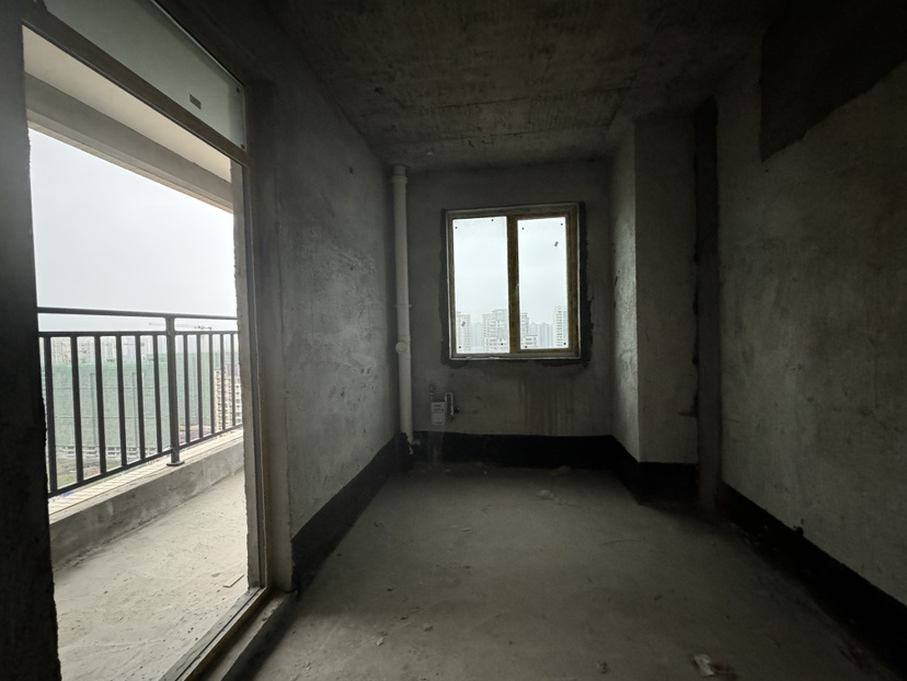 城南，新城名都，送车位，毛坯3房2厅2卫，证满二，看中可谈
