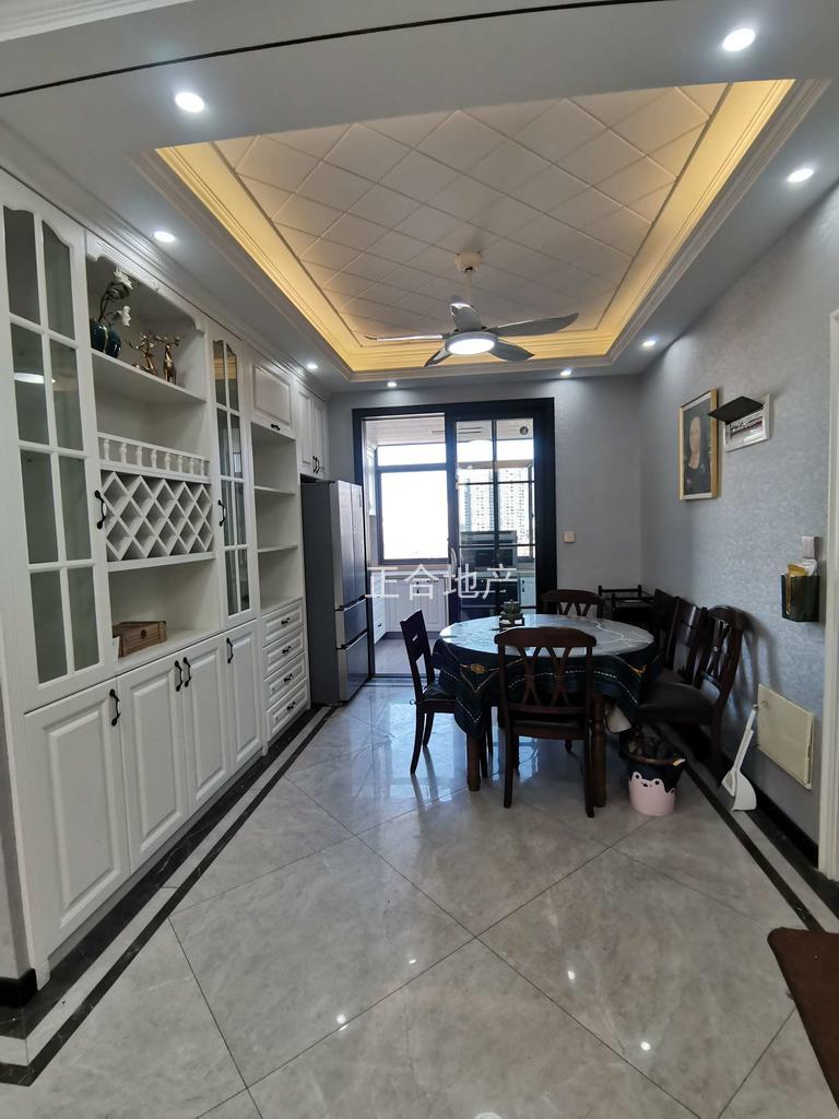 哇塞！装修卖毛坯价！业主诚心卖！电话看房！