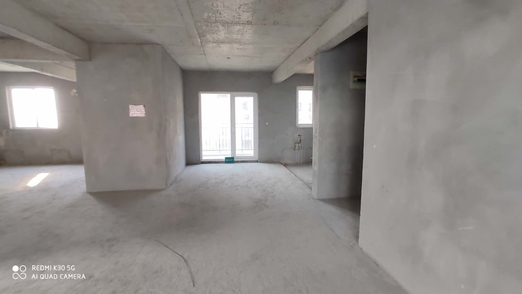 满庭春.毛坯大三房.出门就是學笑.证件满二.看房方便