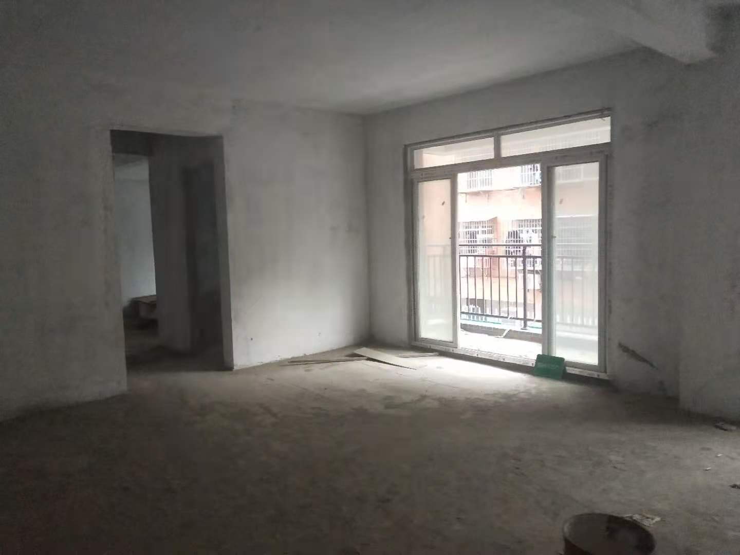 翰墨苑毛坯大三房 一中对面 单价低 位置好 房东诚意出售