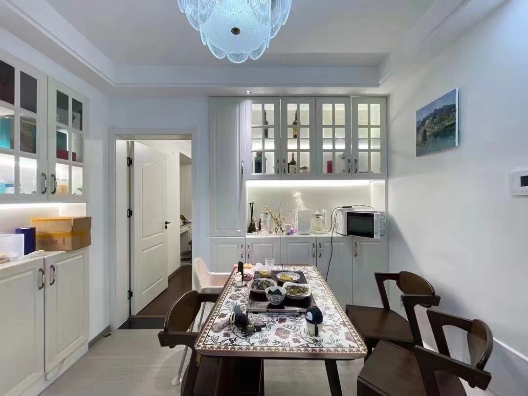 63，满庭春精装三房，成色9成新，证满二，家具家电全送