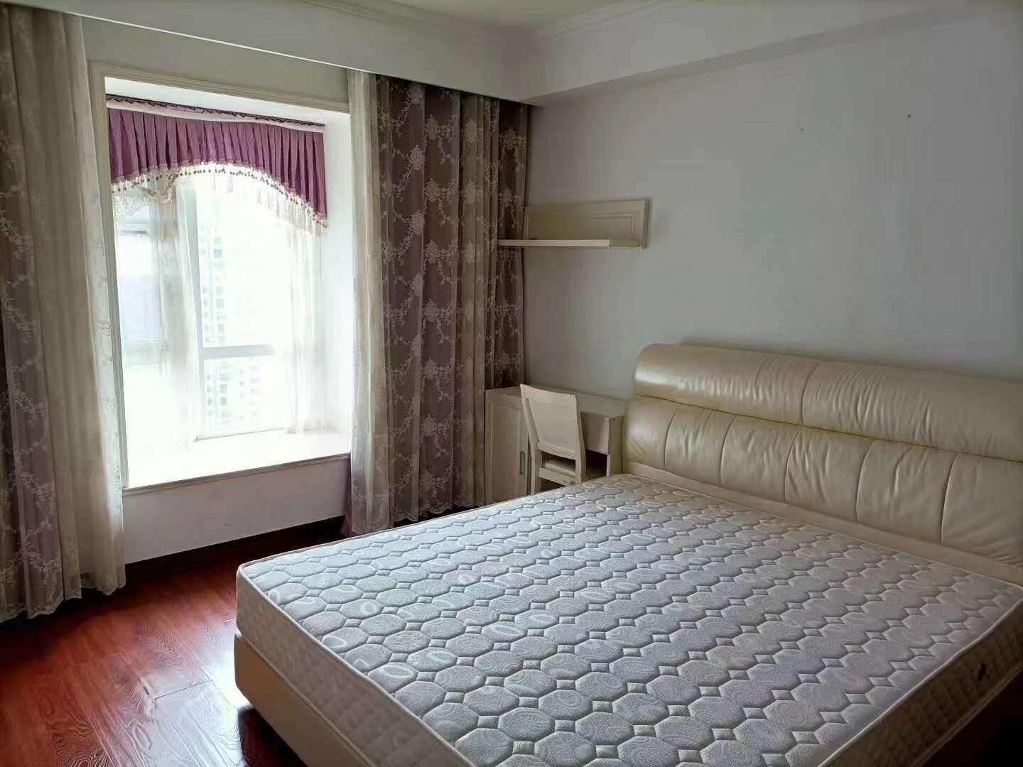 城南湖景房，朝南户型，毛坯三房，新二中旁，户型方正