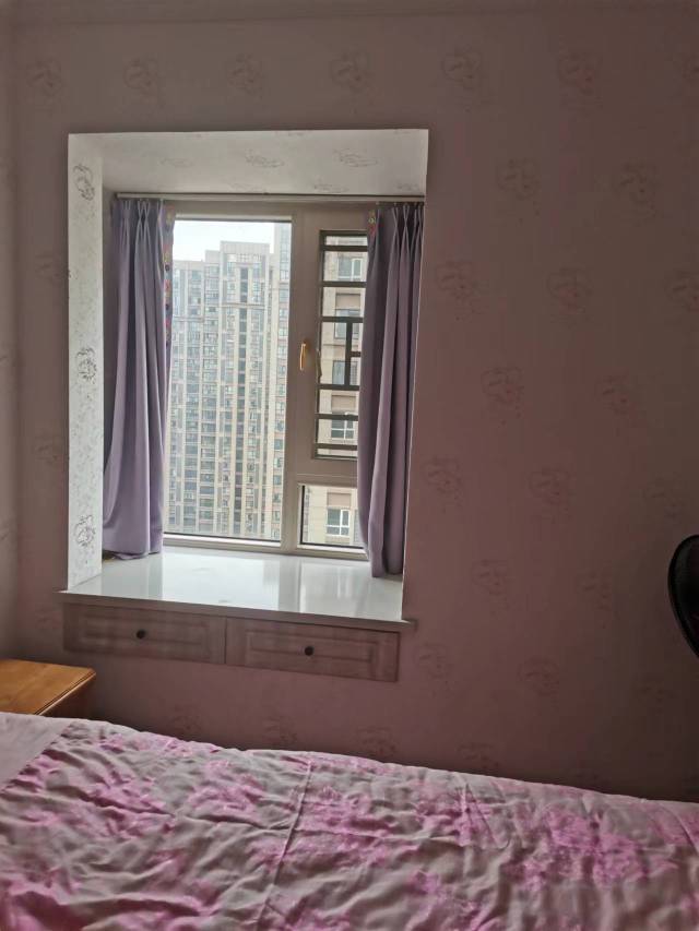 新三中旁还建房精装修好楼层急卖