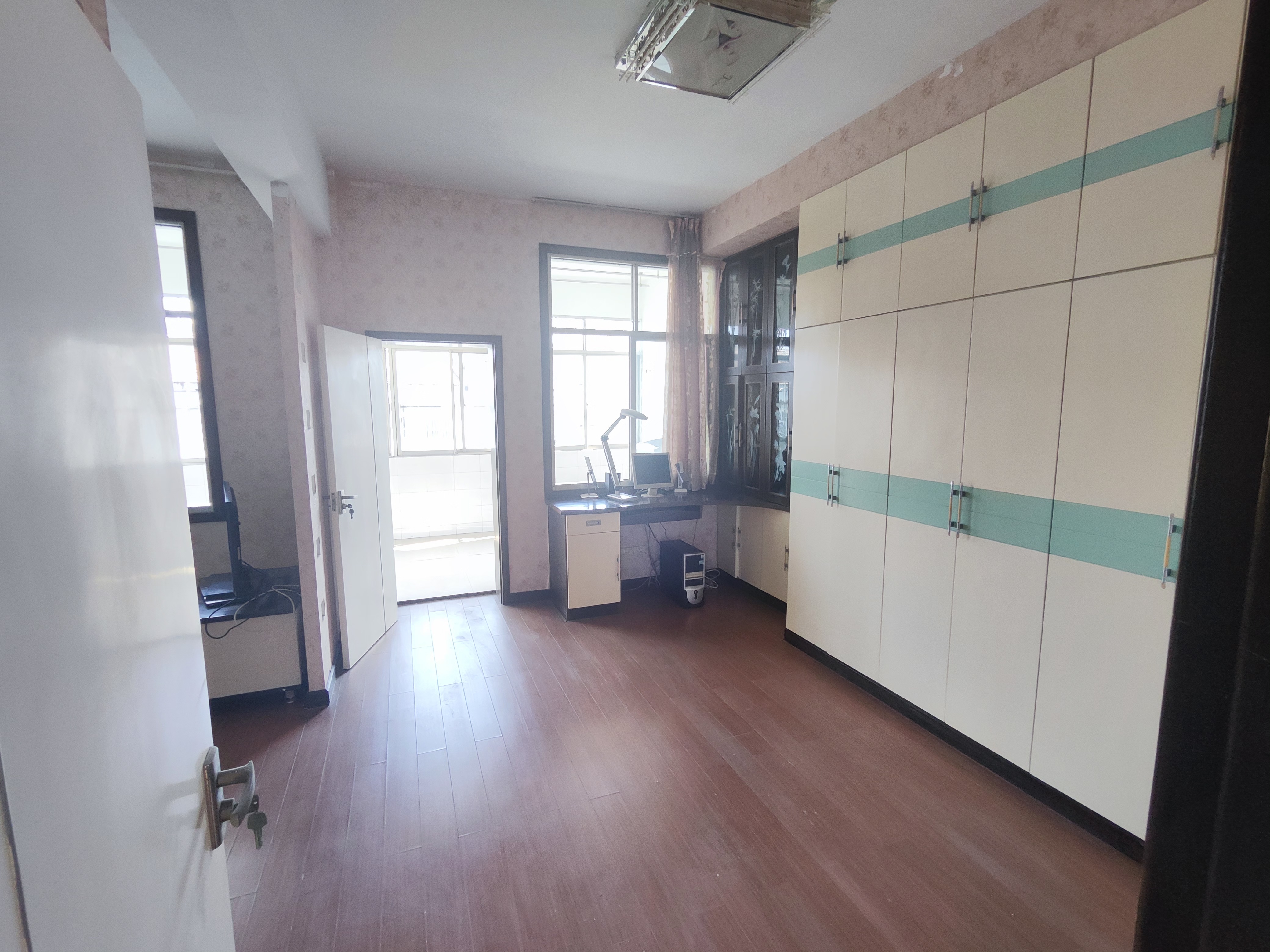 人社局宿舍有院子好停车看房方便证件满5