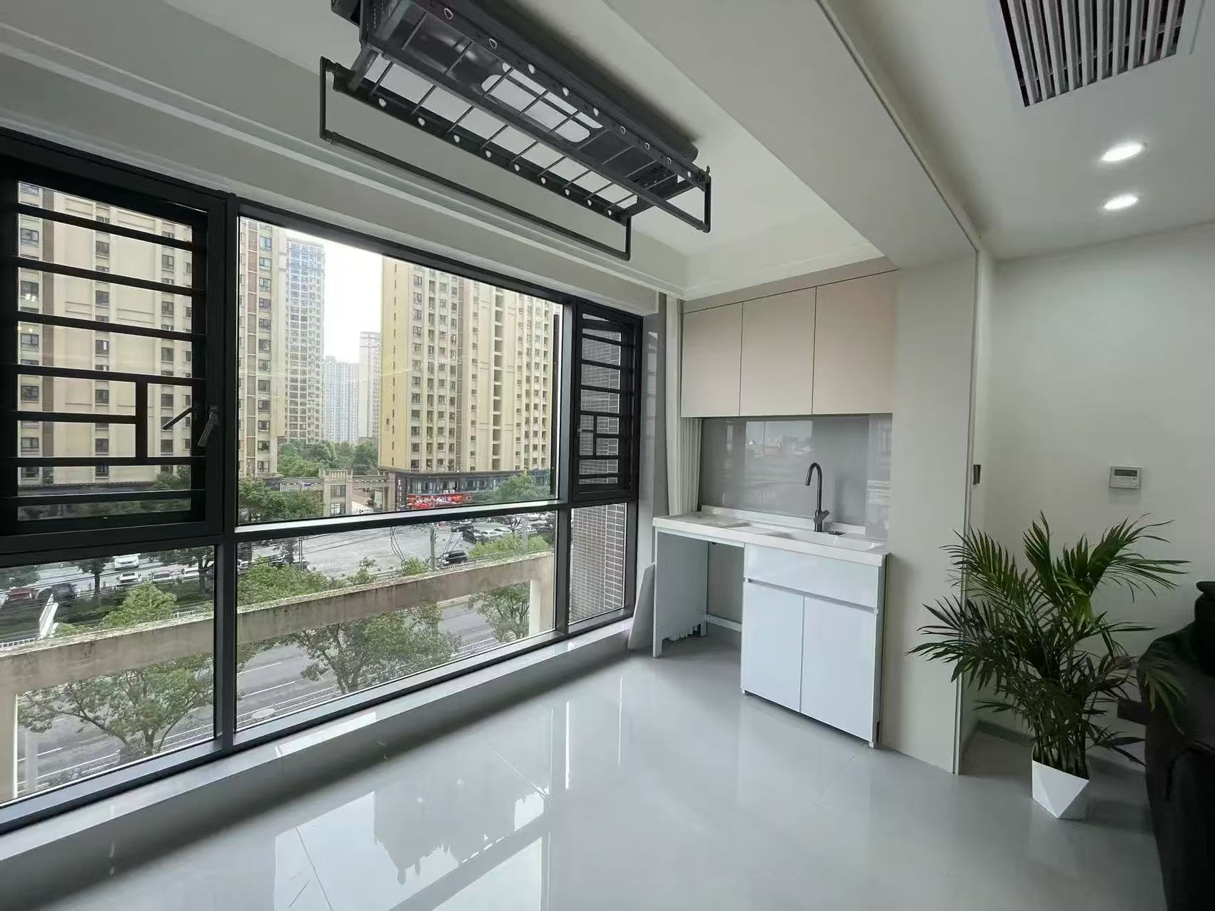 降价了，捡漏，和合国际，全新装修，精装大四房，证满二，诚心出售