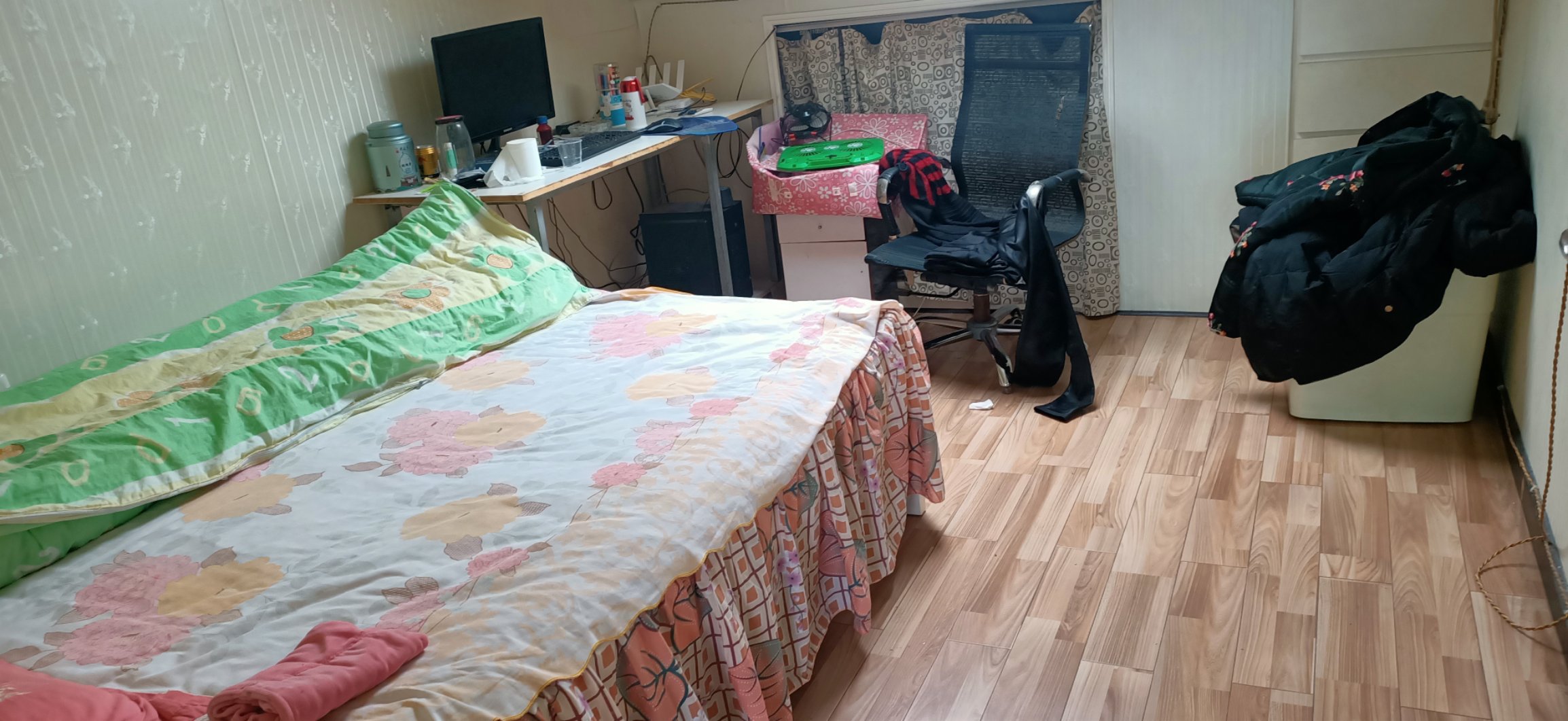 青青家园四期顶楼送超大露台，三室两厅两卫，小区环境好