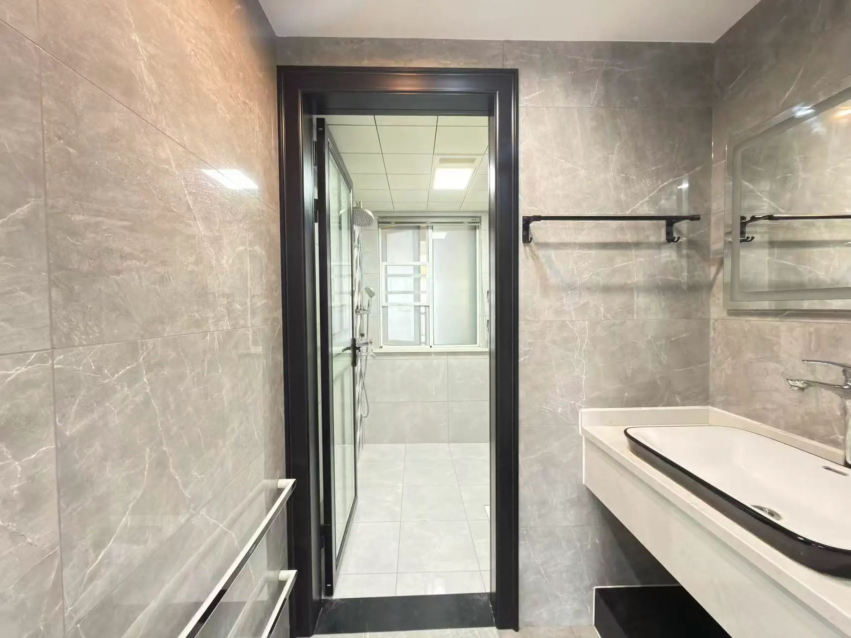 城南，领秀城，精装大三房，好楼层，户型方正，人车分流，满二，送车位