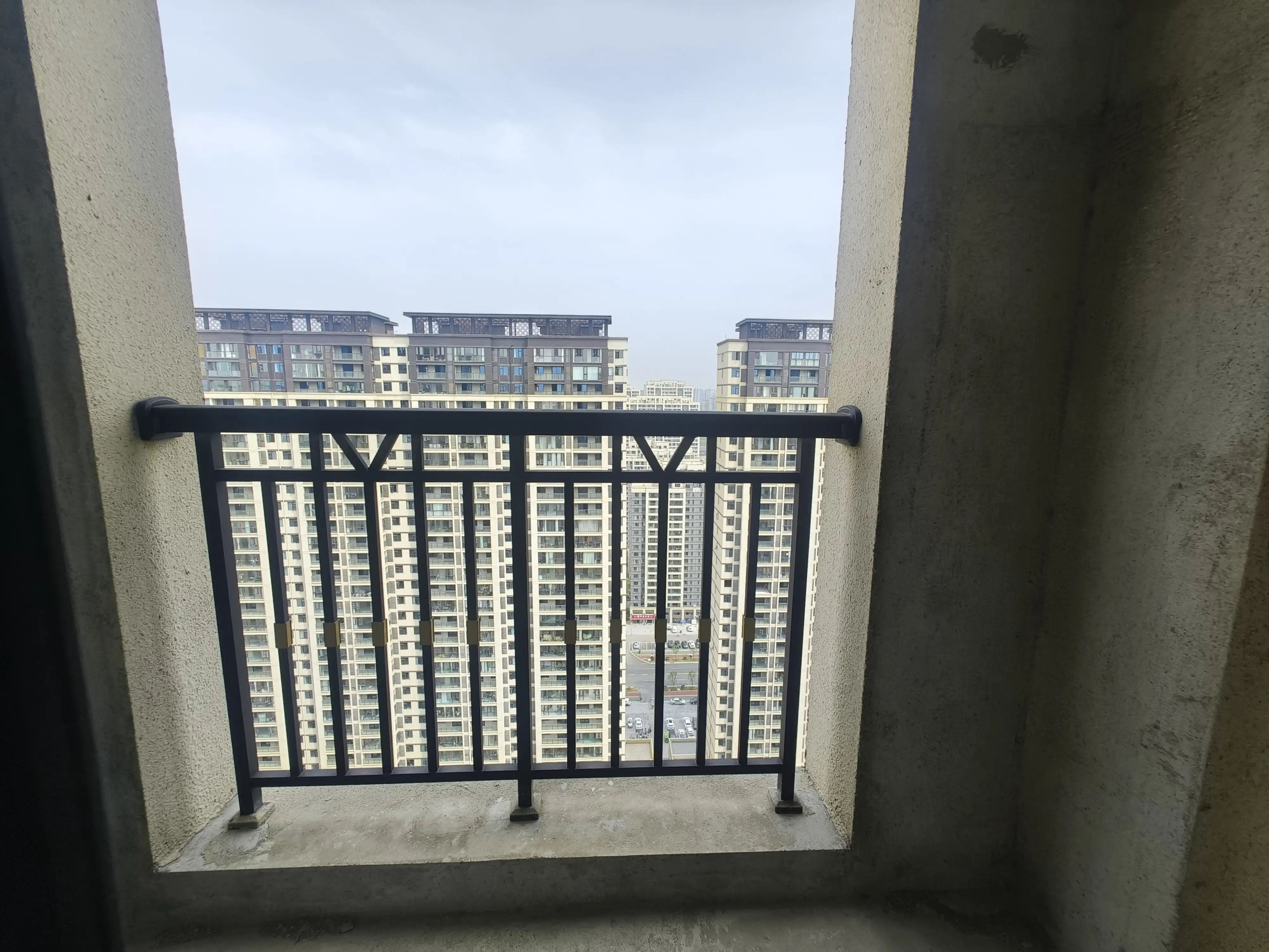 吾悦华府旁，锦绣望府，边户，南北双阳台，送车位，证满二