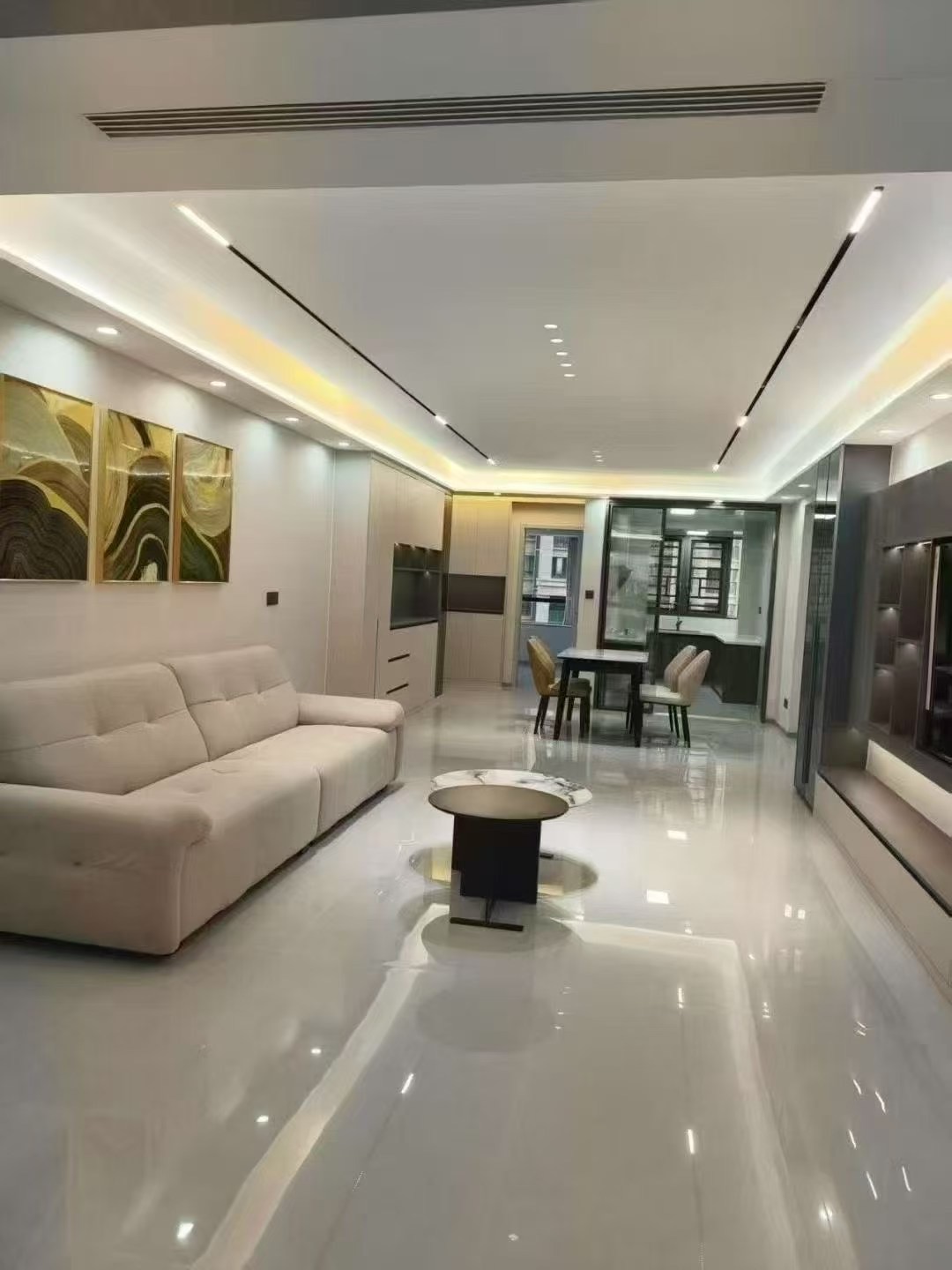 ？城南，御湖世家，精装三房，单价五千多，送车位，老证，业主诚心出售