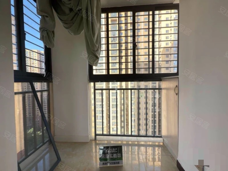 城西，满庭春，边户，南北通透，精装三房，中间好楼层，老证