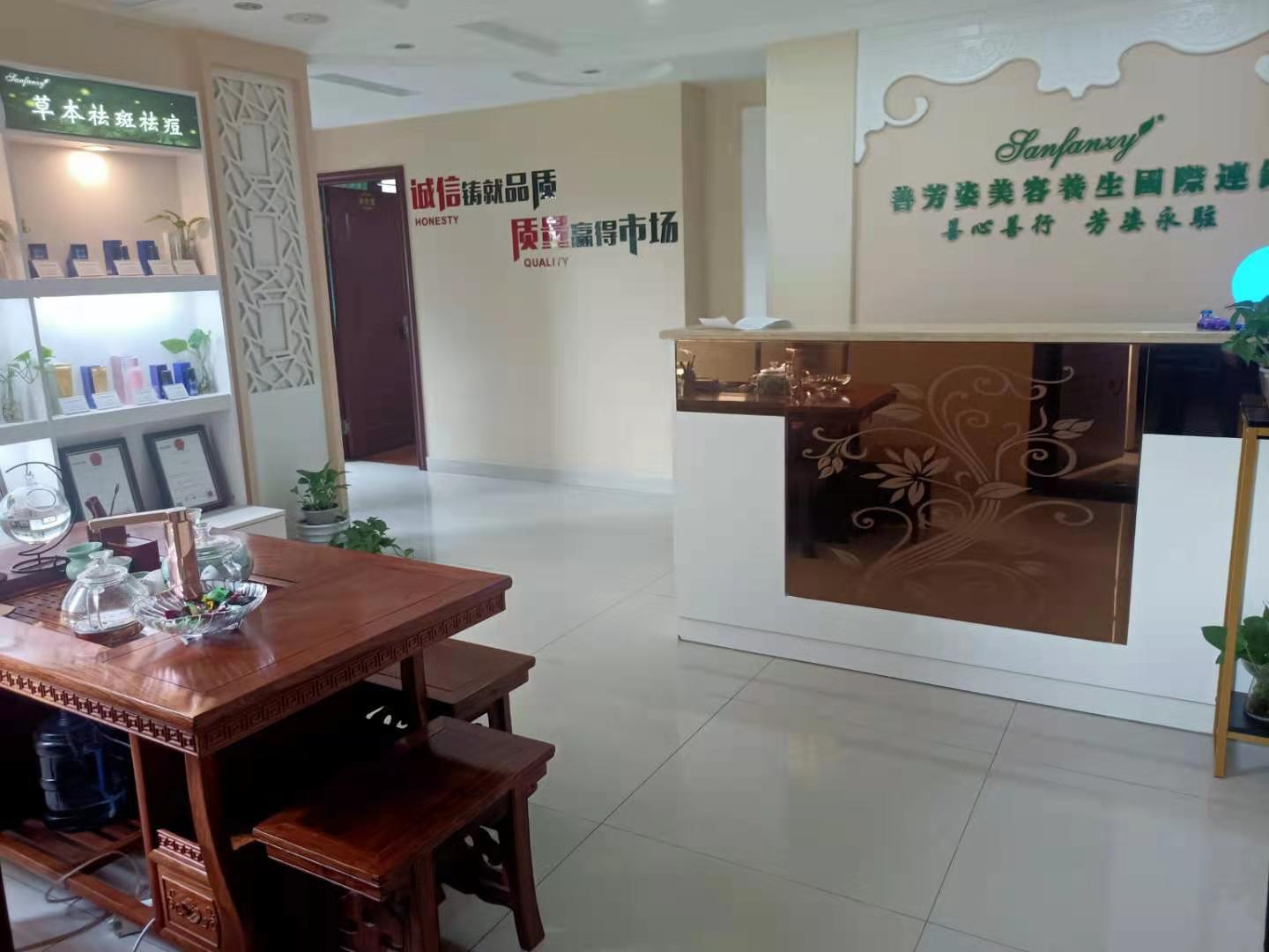 金城花园，大户型，超大阳台