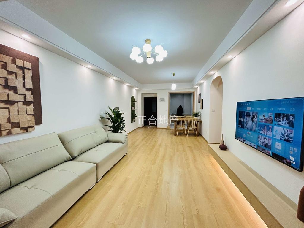 降价了，l森林国际湖景房，全新装修，精装三房，楼层好，双书包出门就是沔阳公园仙湖公园楼下新二中二小拎包入住