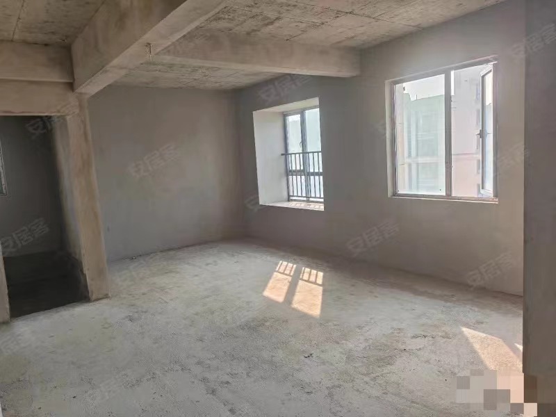 降价了，环球广场，好楼层，单价4千多，满2年，三开间朝南，视野采光好