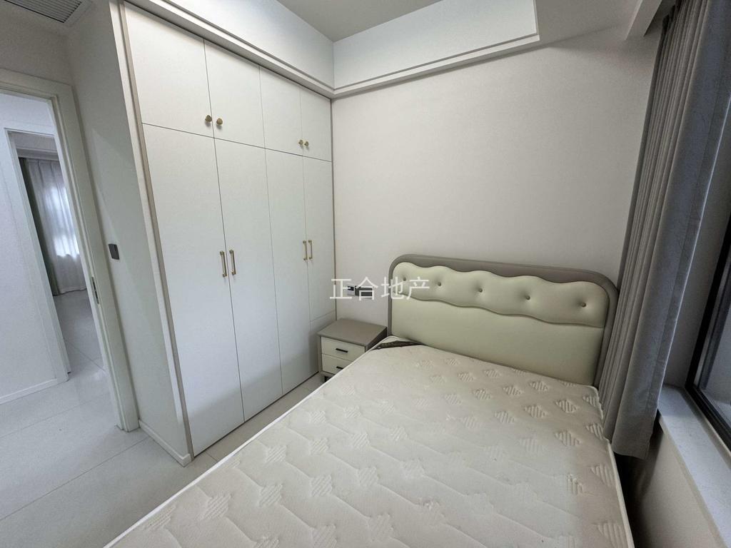 降价了，急售，城南，吾悦，电梯好楼层7楼，精装三房二卫，​全屋中央空调拎包入住