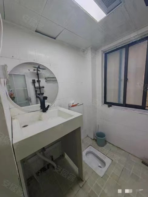 132，武商附近，楼龄新，步梯2楼，刚需小三房，