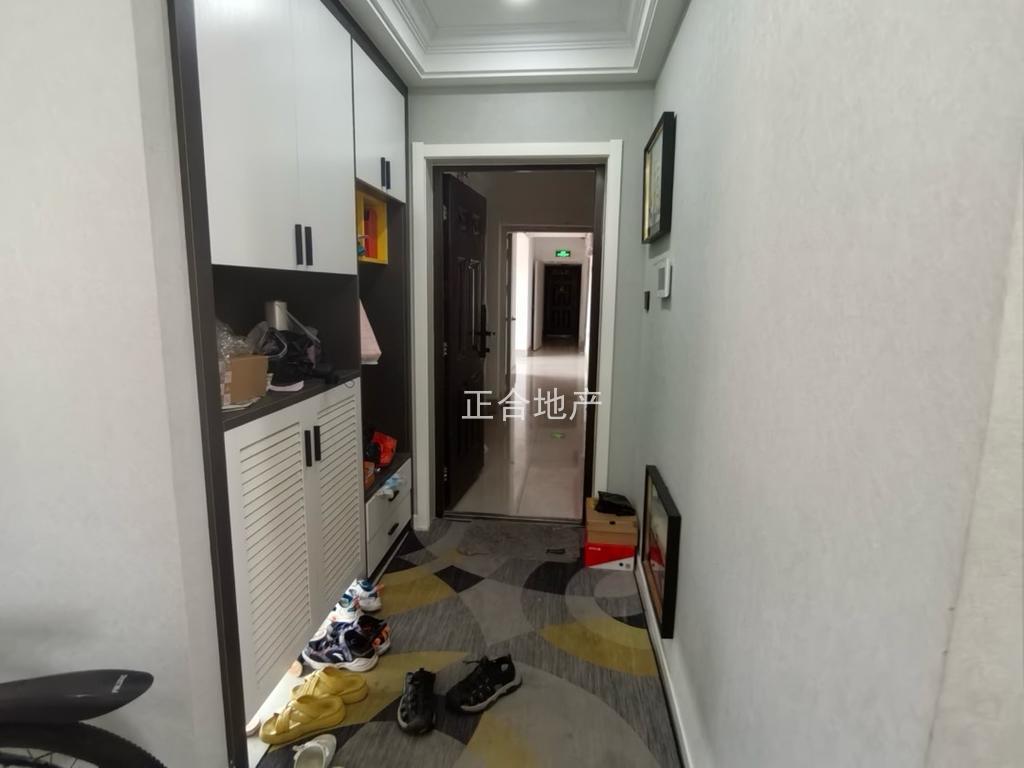 降价了，降价了！房东亏本出售，森林国际，湖景房，精装3房2卫，5800单价，