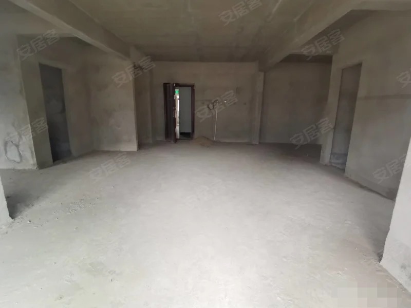 305，捡漏！捡漏！单价4700，沔阳公馆，中间楼层，两梯三户，证件满二