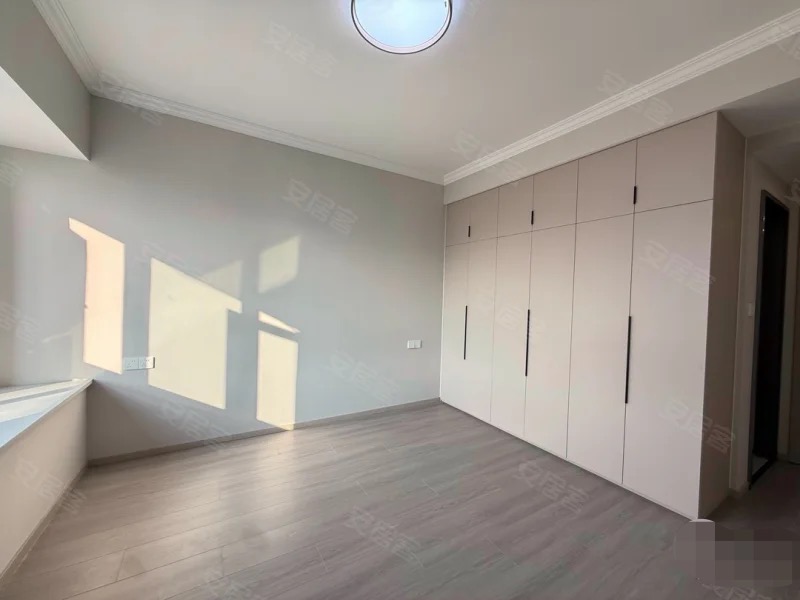 亏本出售，城南，御湖世家，单价5300，精装三房，一天未住，证满二