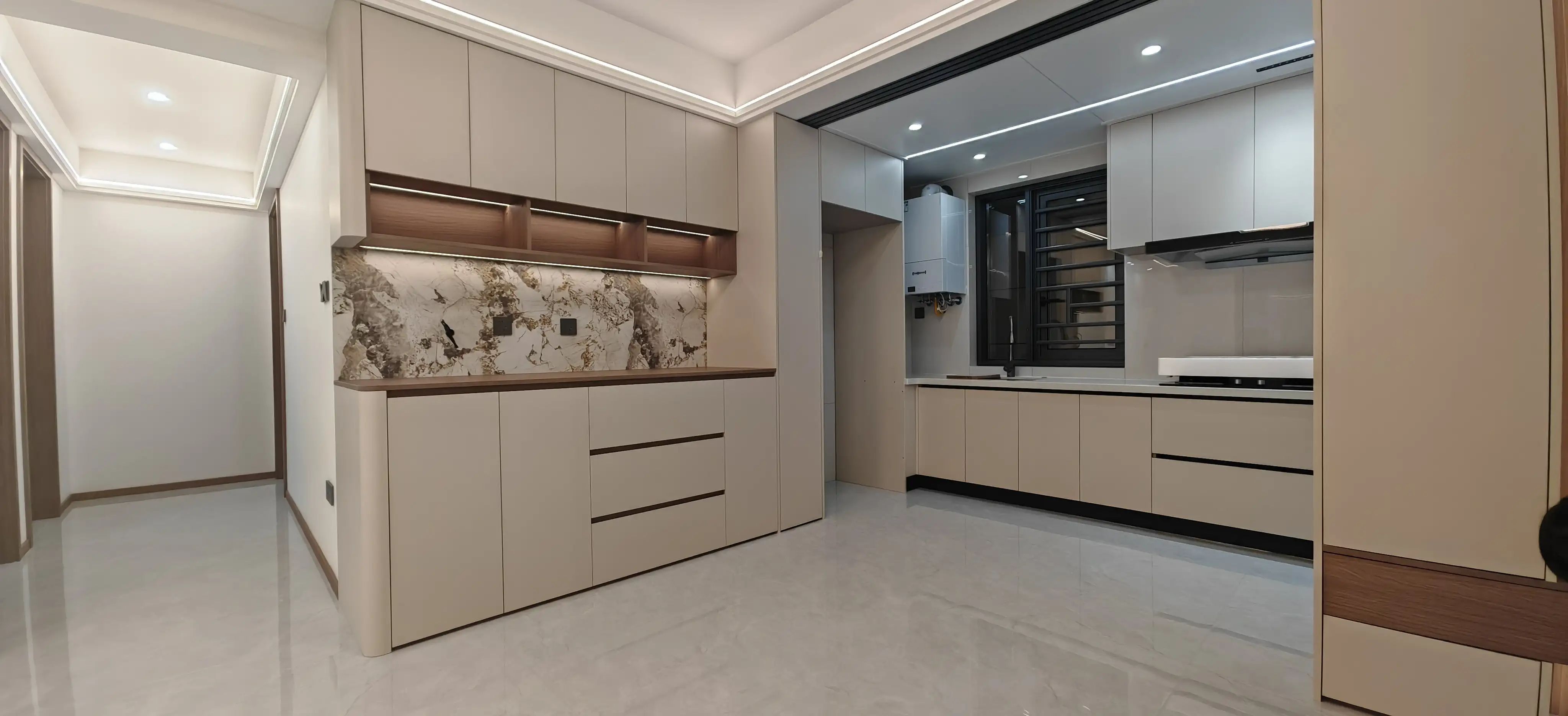 二中二小正对面，森林国际，旁边沔阳公园，好楼层，全新装修，一天未住！