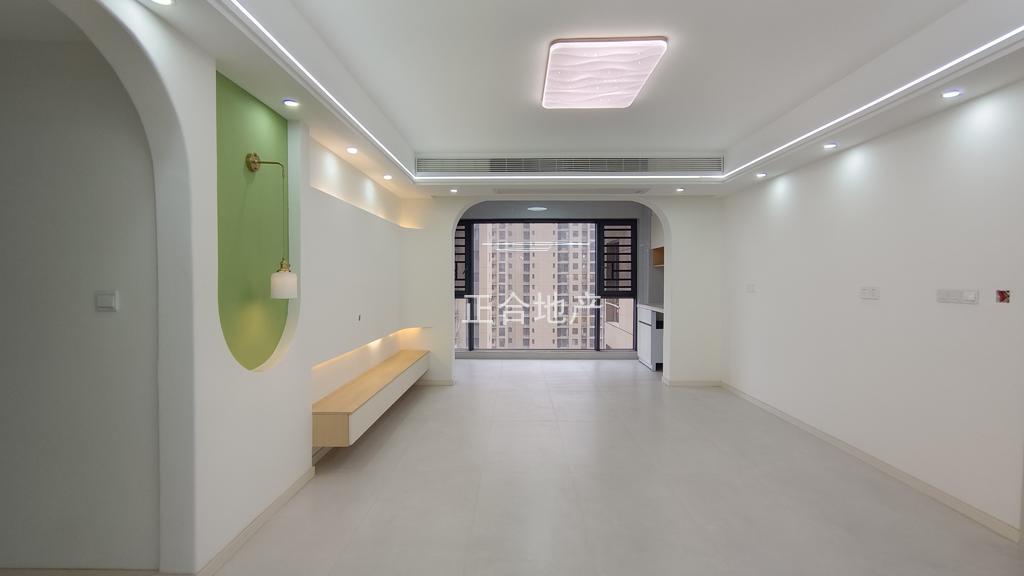 满庭春七期，次新小区，中间好楼层16楼，东边户，业主自装，一天未住，全屋奶油风，