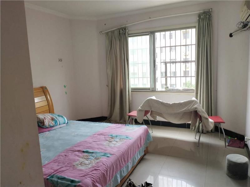 德政园枫丹苑，步梯好楼层，仙桃 就在旁边，精装3房拎包入住