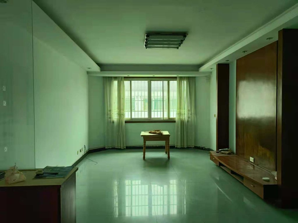 仙桃晓雪旁  德政园布诺尼  大三房  看房诚意  出租  家电齐全