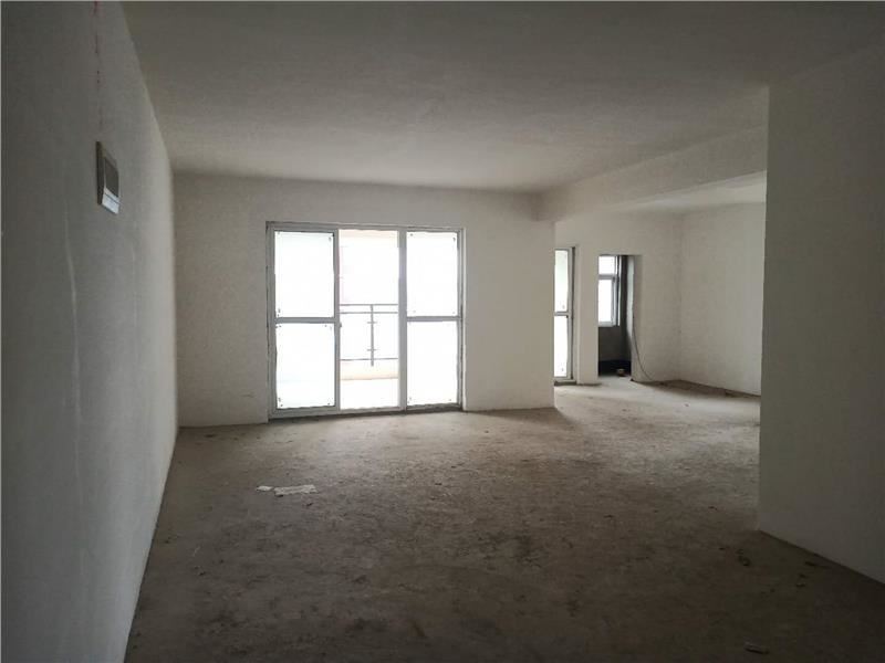 急售！城南福星城毛坯三房出售，电梯好楼层，看房方便！