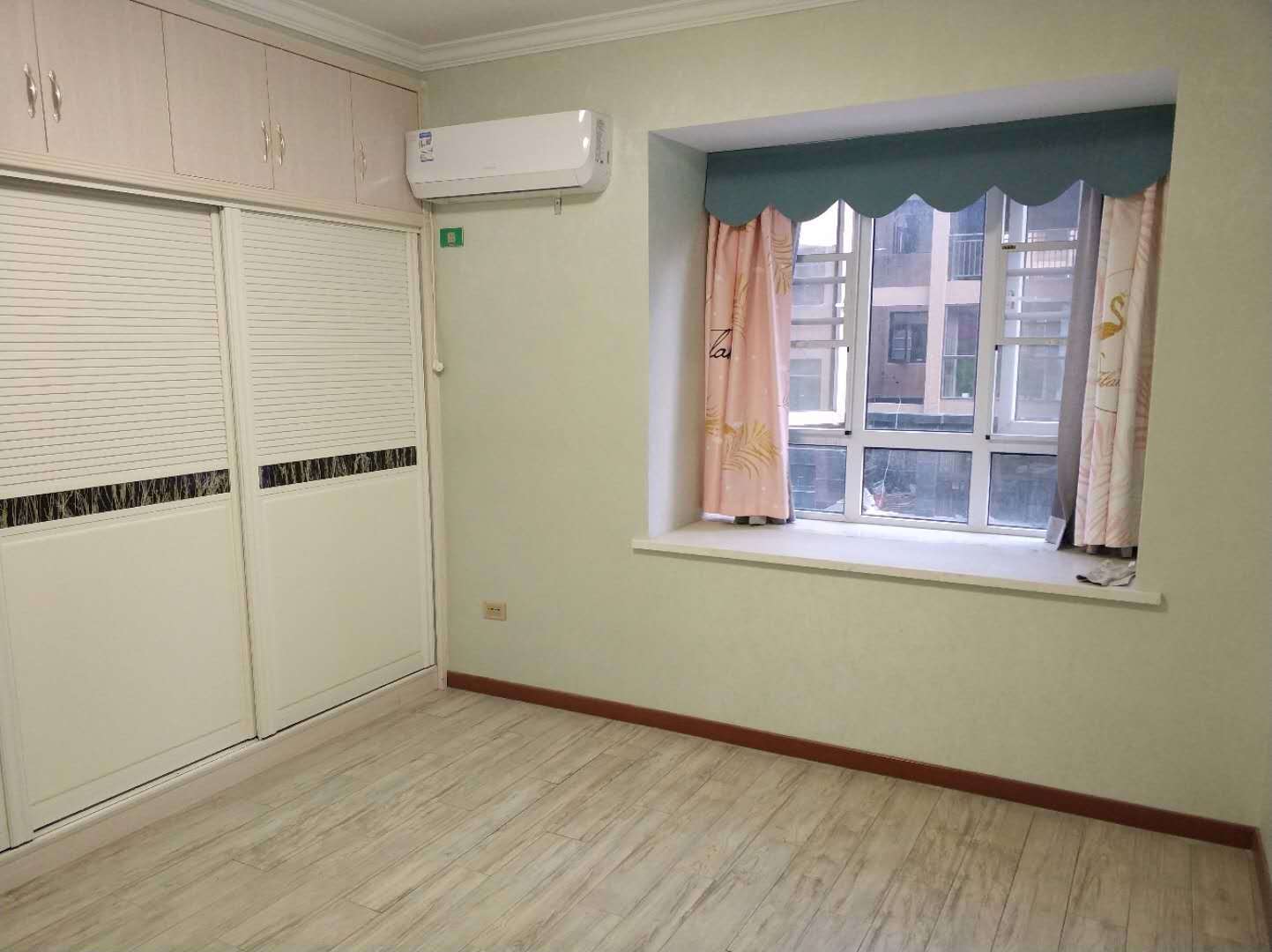 城南，沔阳公馆，带露台，小高层1梯2户，精装三房，全屋品牌家私家电，证满二