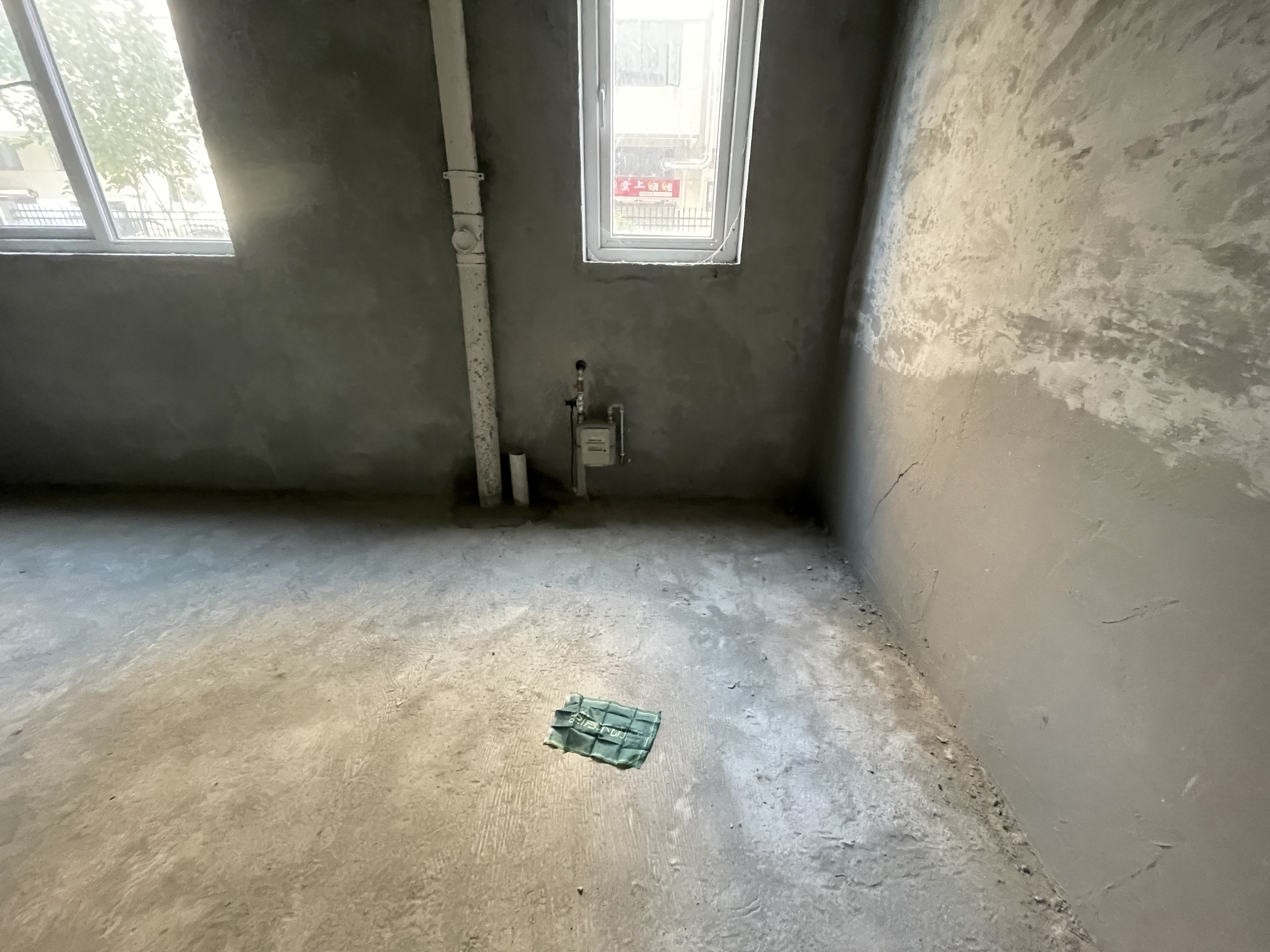 满庭春双阳台毛坯大三房出门就是大草坪空气会很好种点花花草草