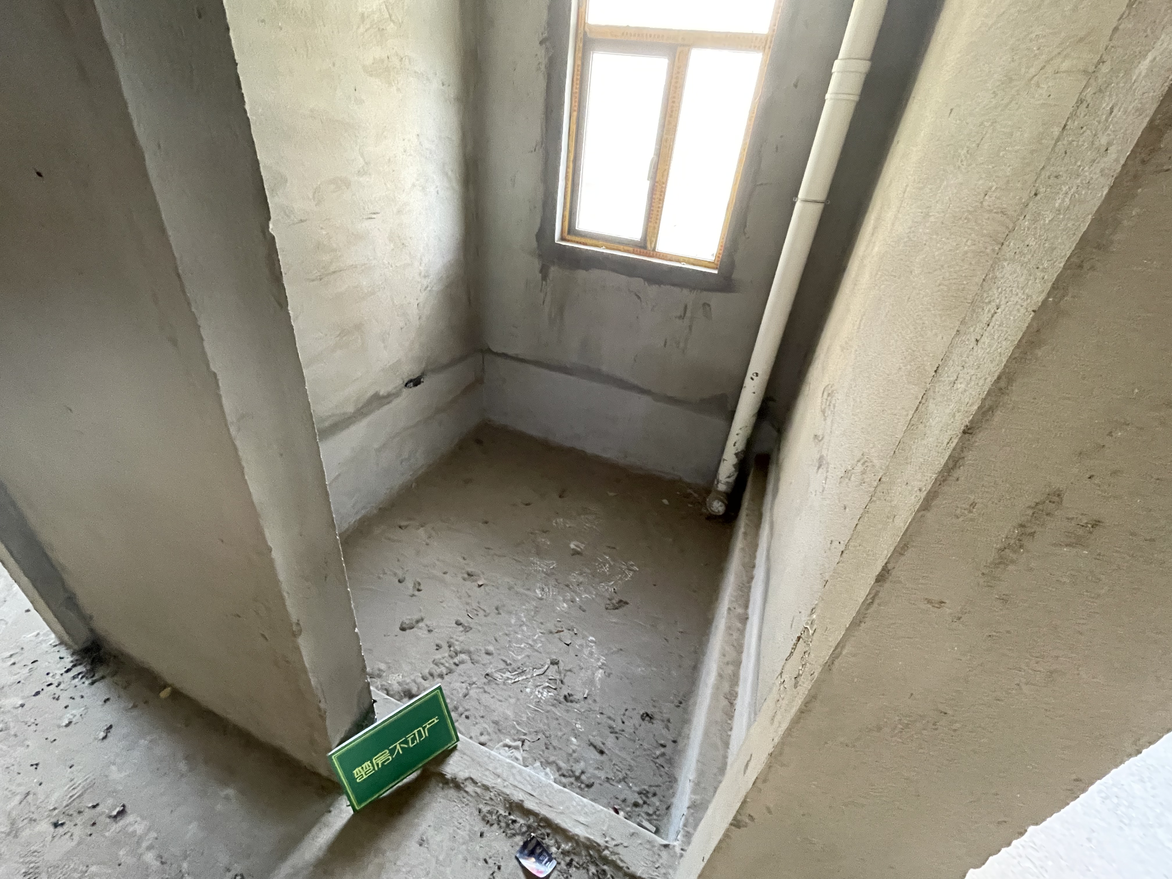 颐和公馆毛坯大三房价格美丽生活便利楼下有菜场公交门口直达