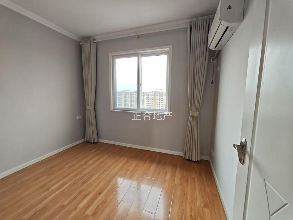 一中对面，翰林公馆，凤凰层边户，精装三室两厅两卫，证满两年，单价5090