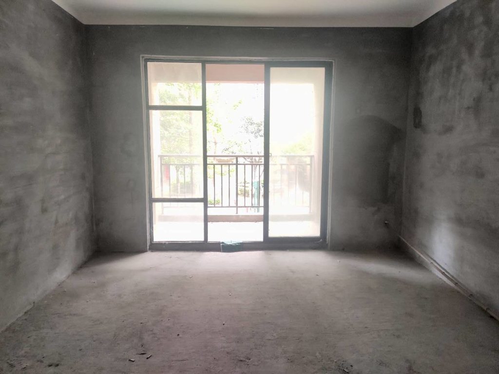 绿地华庭，锦城，花园洋房好楼层证满二，看房方便