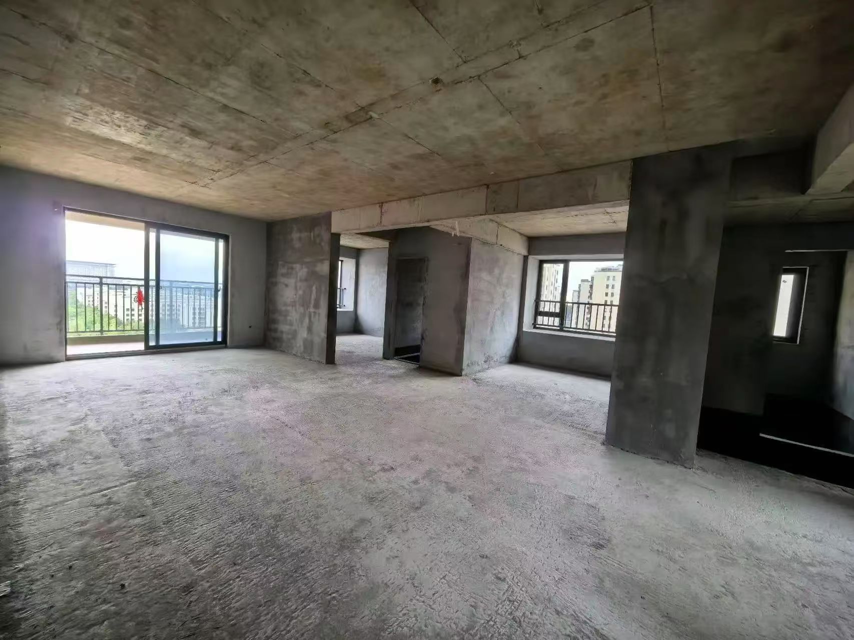 城南，荣怀A区，毛坯三房，边户小高层，好楼层，72万包营业税