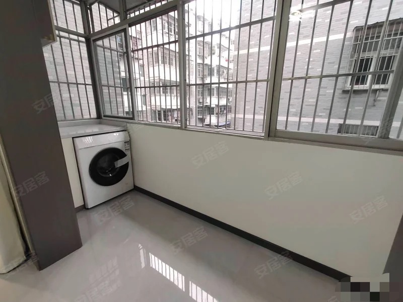 又降价了，检漏，西桥菜场旁，步梯中间楼层，架空3楼，精装2房2厅一卫，有院子，有证